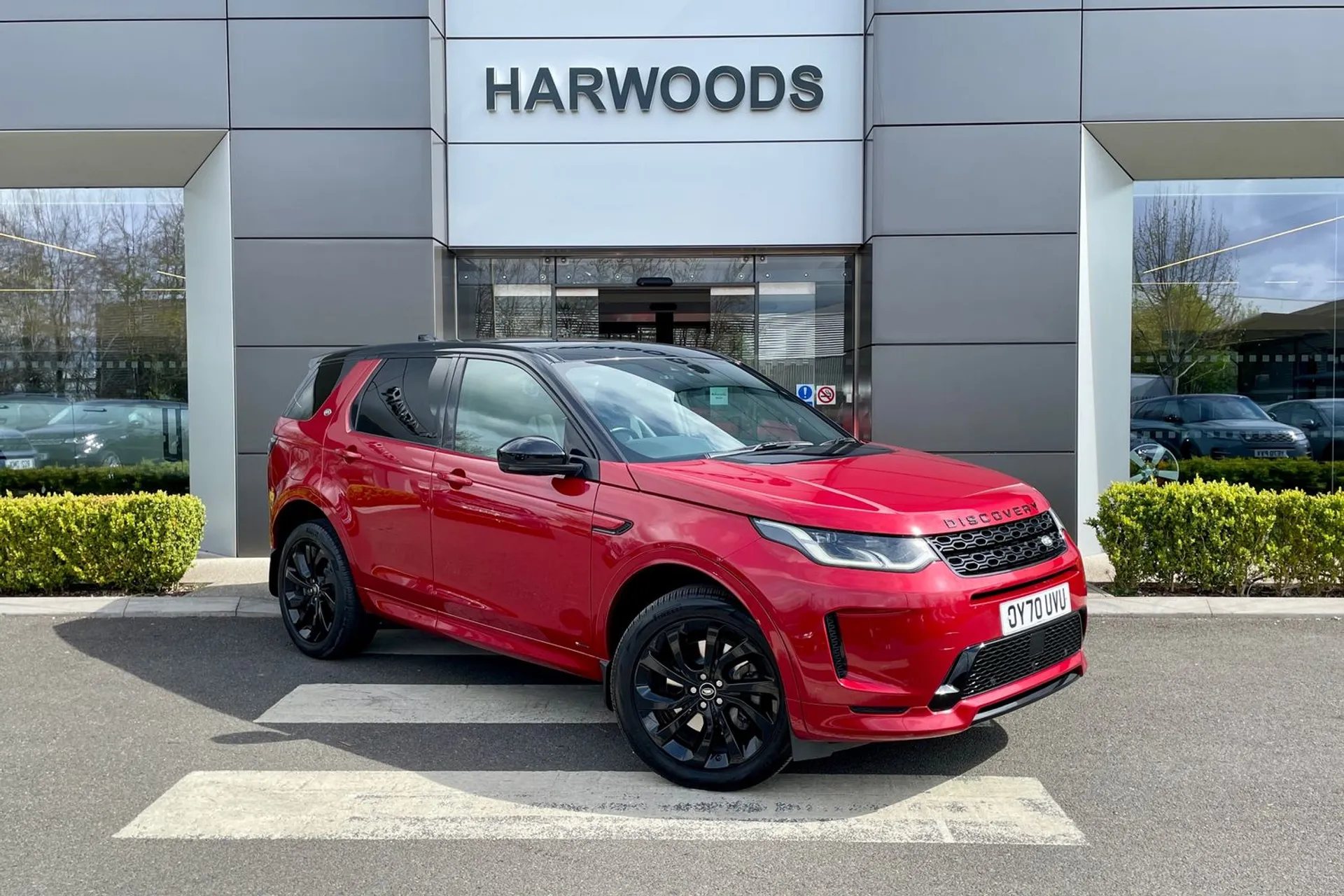 LAND ROVER DISCOVERY SPORT focused image