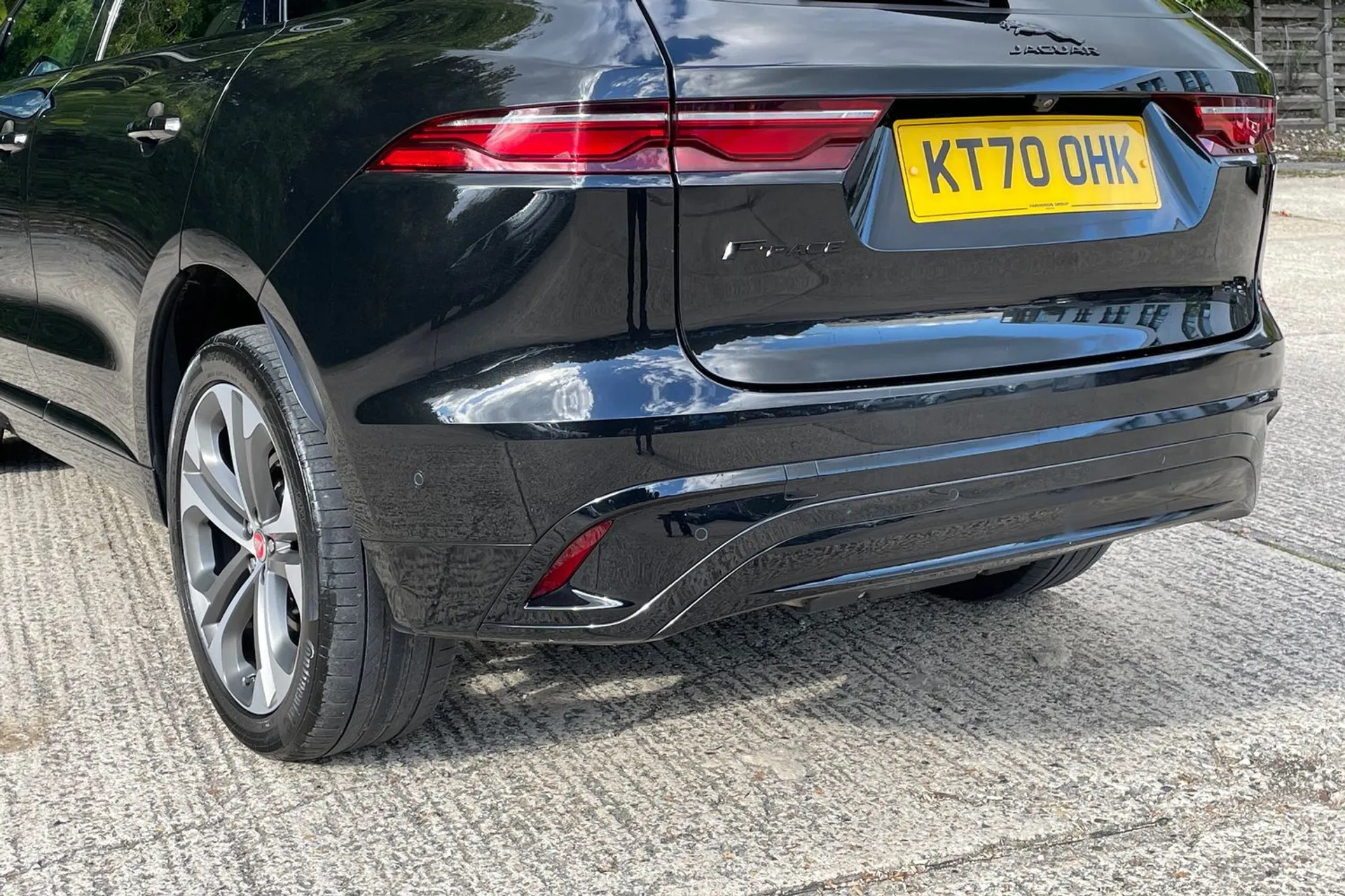 Jaguar F-PACE thumbnail image number 17