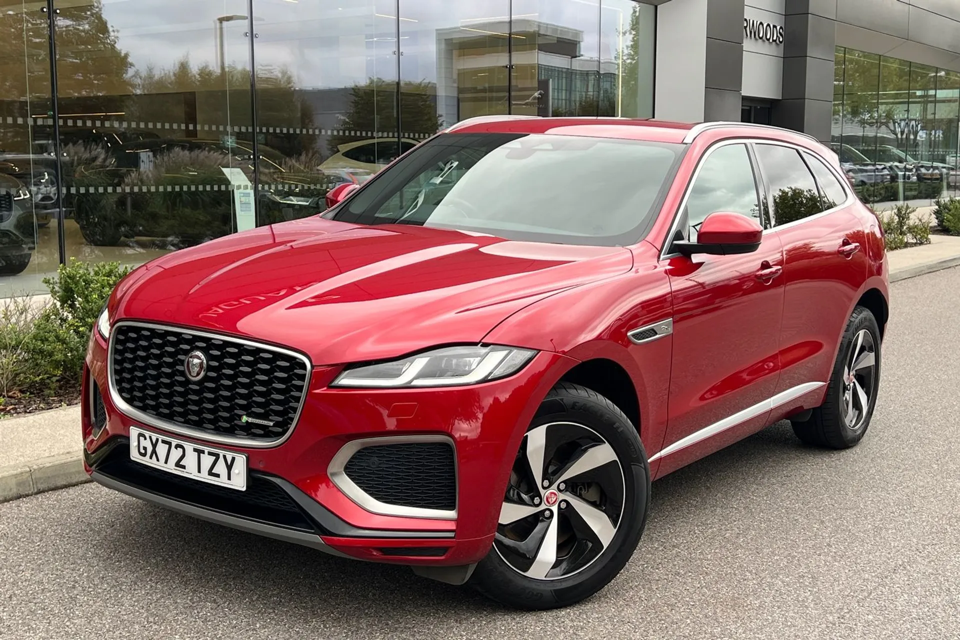 Jaguar F-PACE thumbnail image number 11