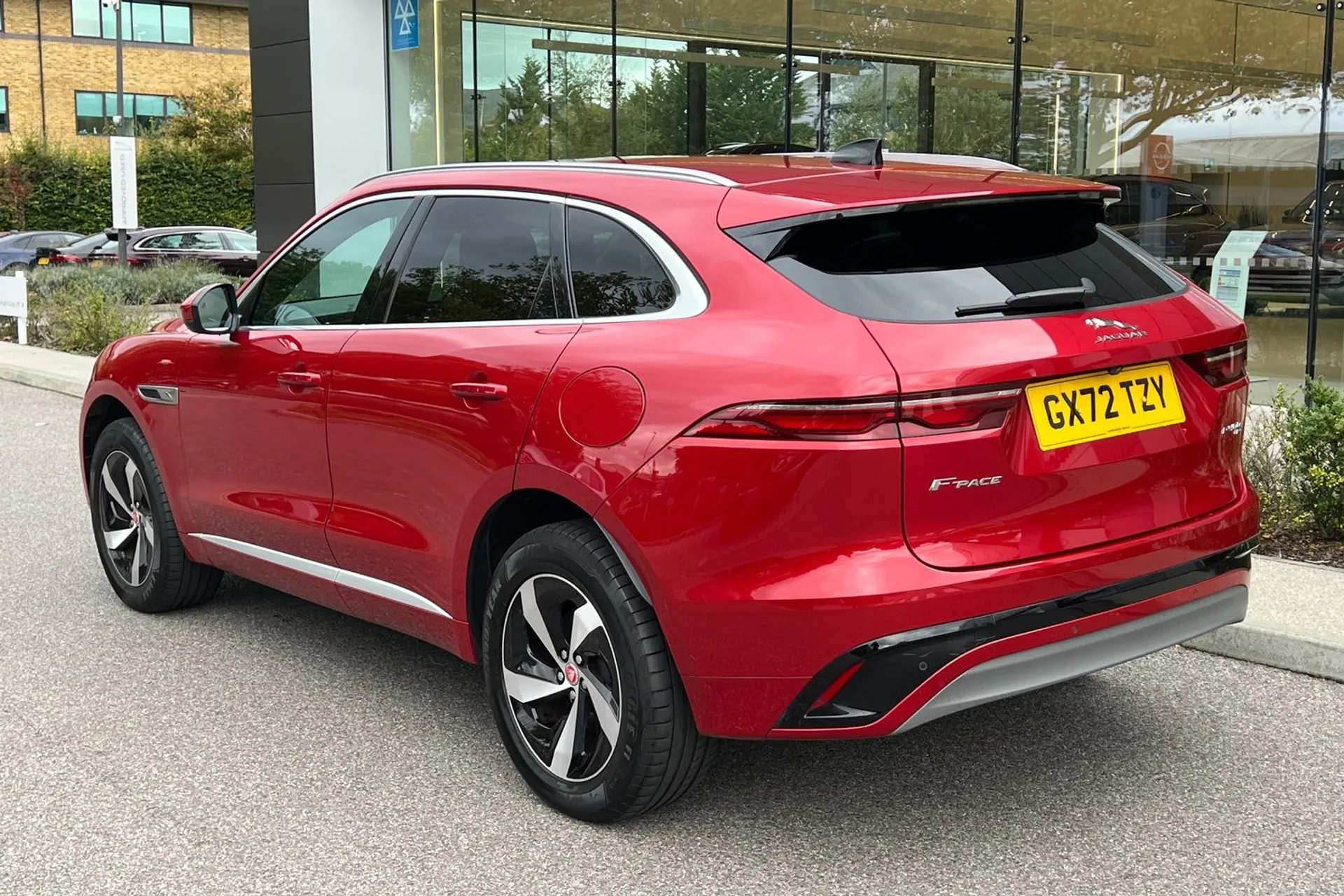 Jaguar F-PACE thumbnail image number 10