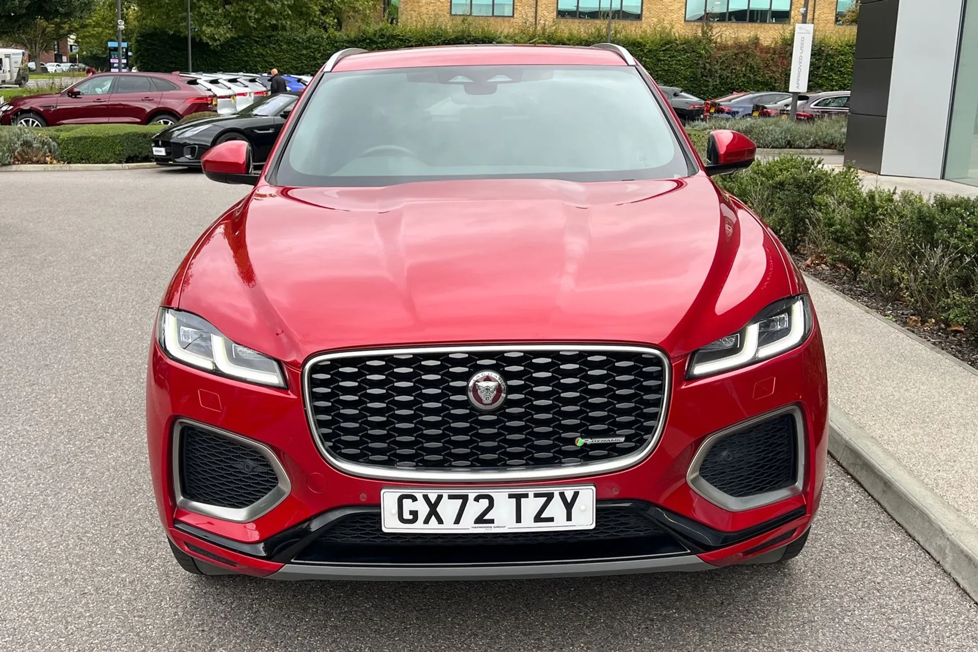 Jaguar F-PACE thumbnail image number 12