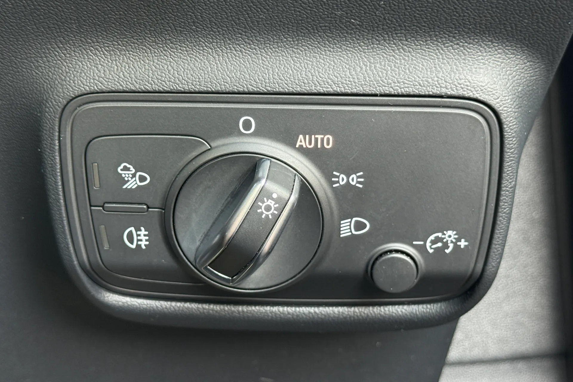Audi TT thumbnail image number 16