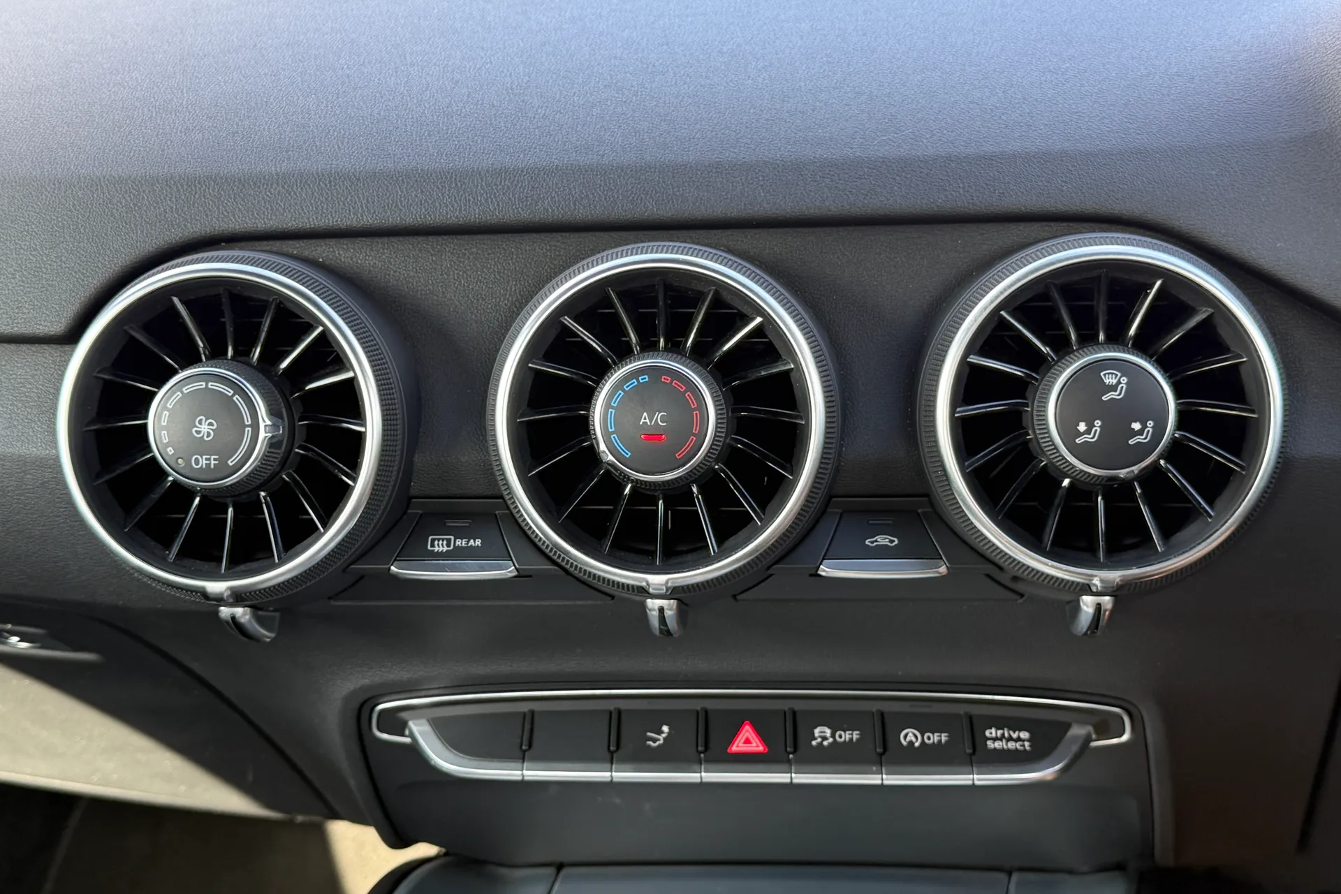 Audi TT thumbnail image number 10