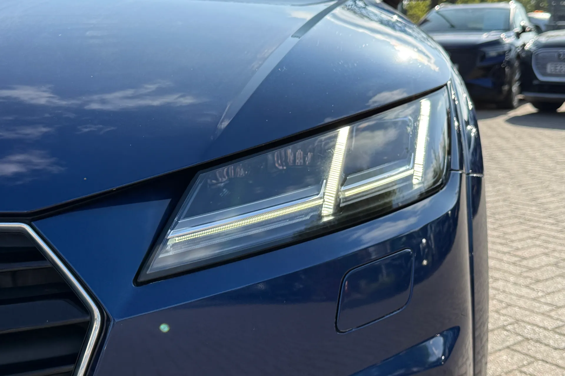 Audi TT thumbnail image number 43