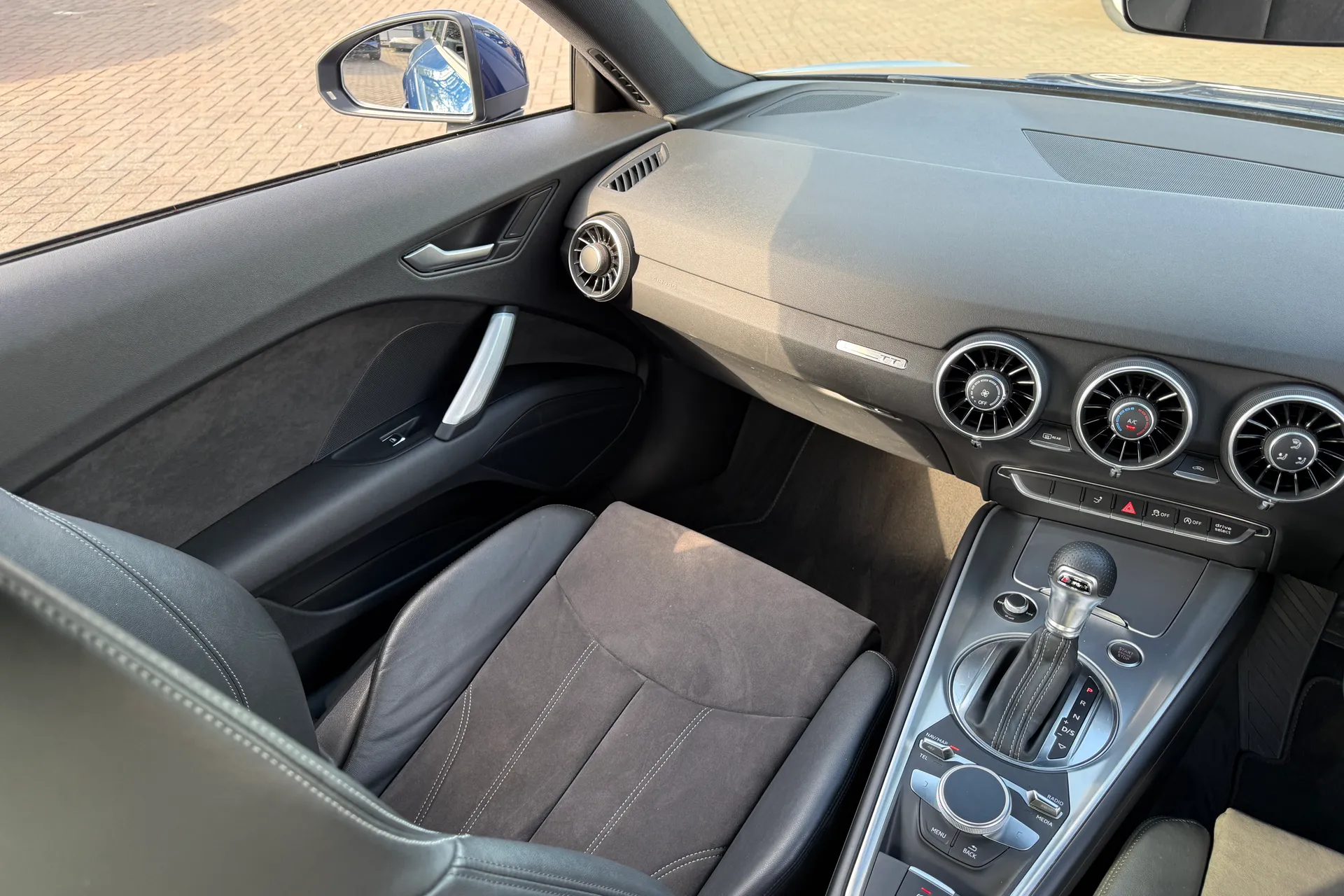 Audi TT thumbnail image number 31