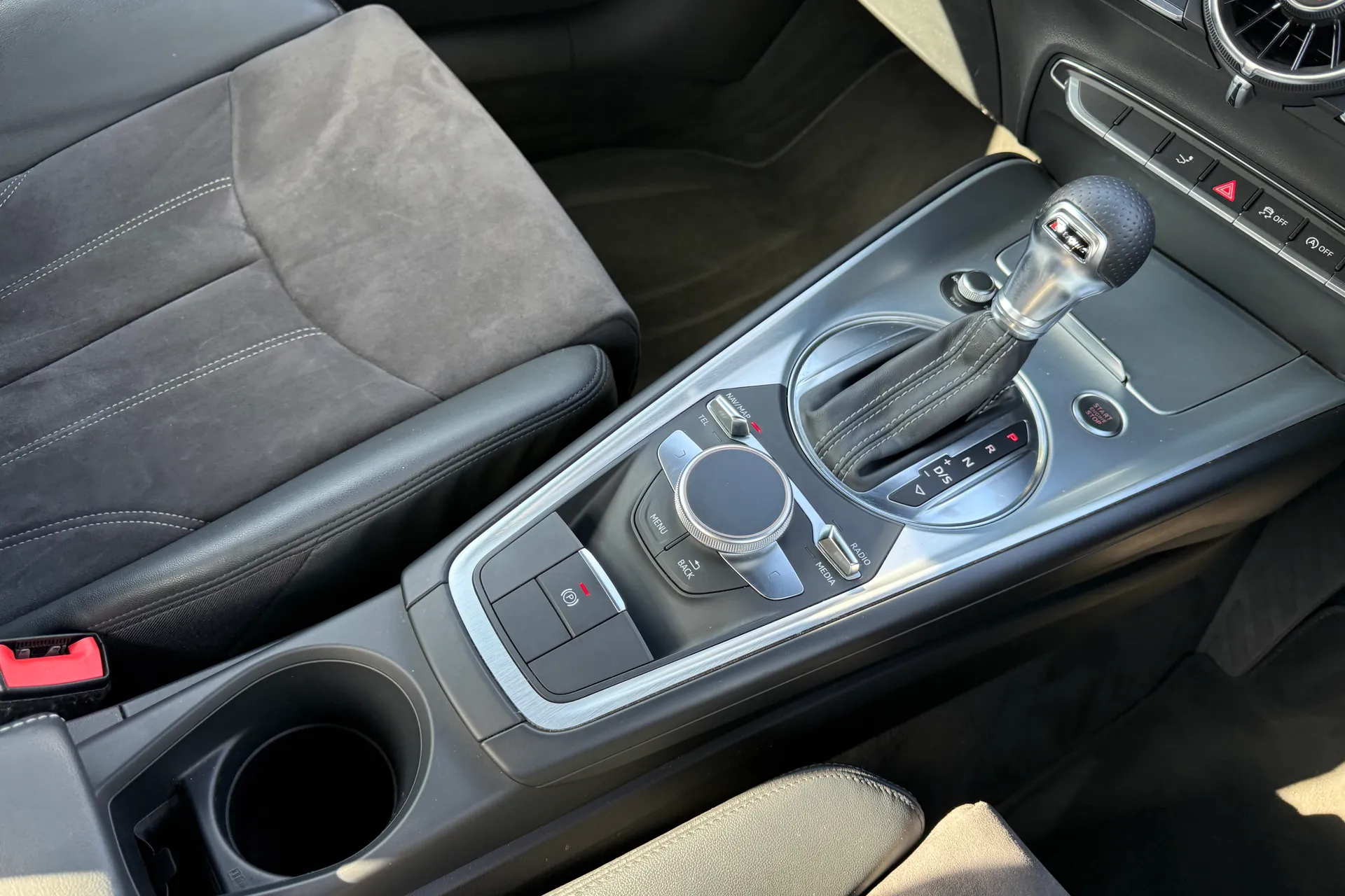 Audi TT thumbnail image number 32
