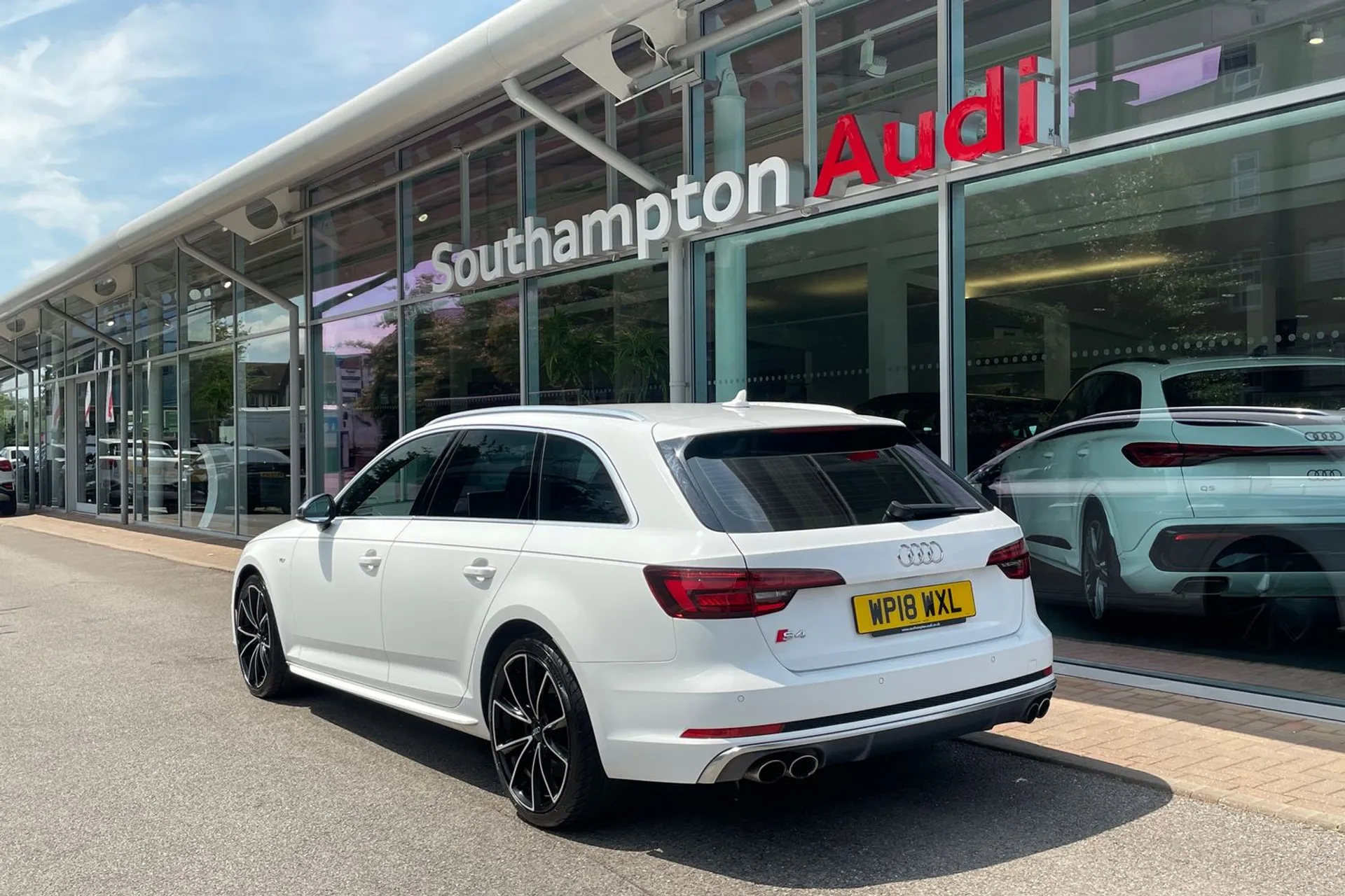 Audi A4 thumbnail image number 7