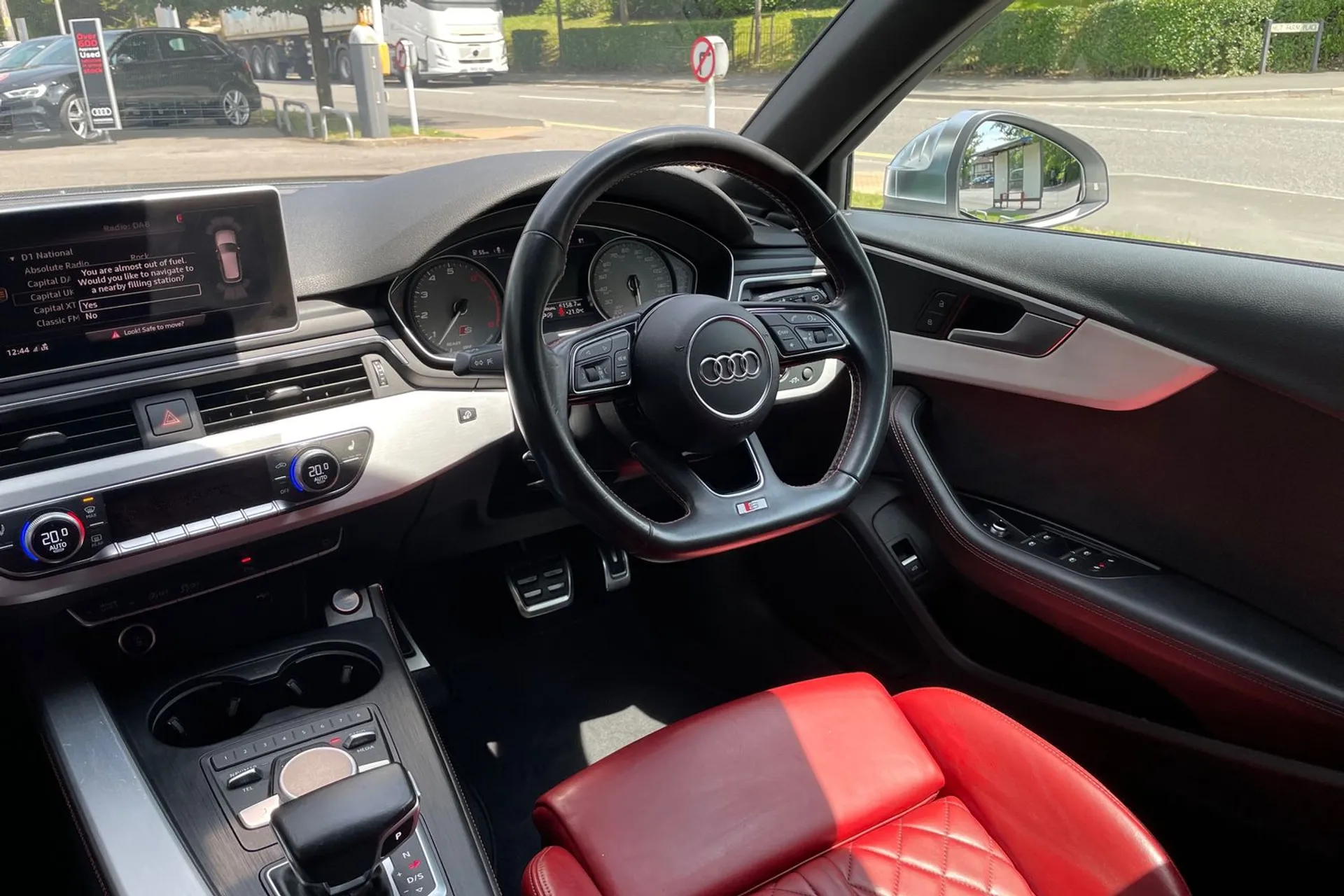 Audi A4 thumbnail image number 32