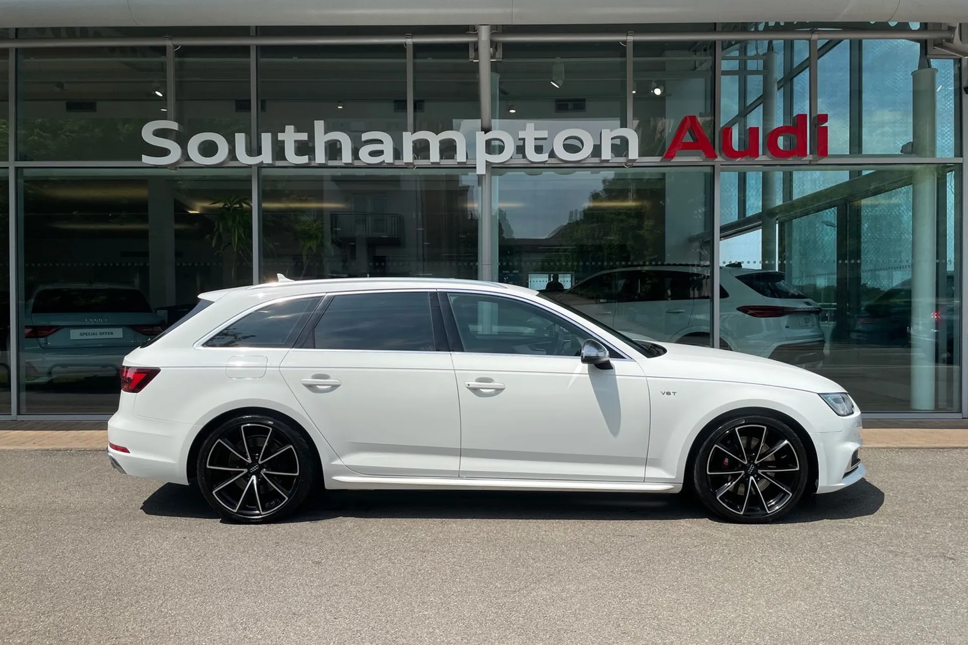 Audi A4 thumbnail image number 2