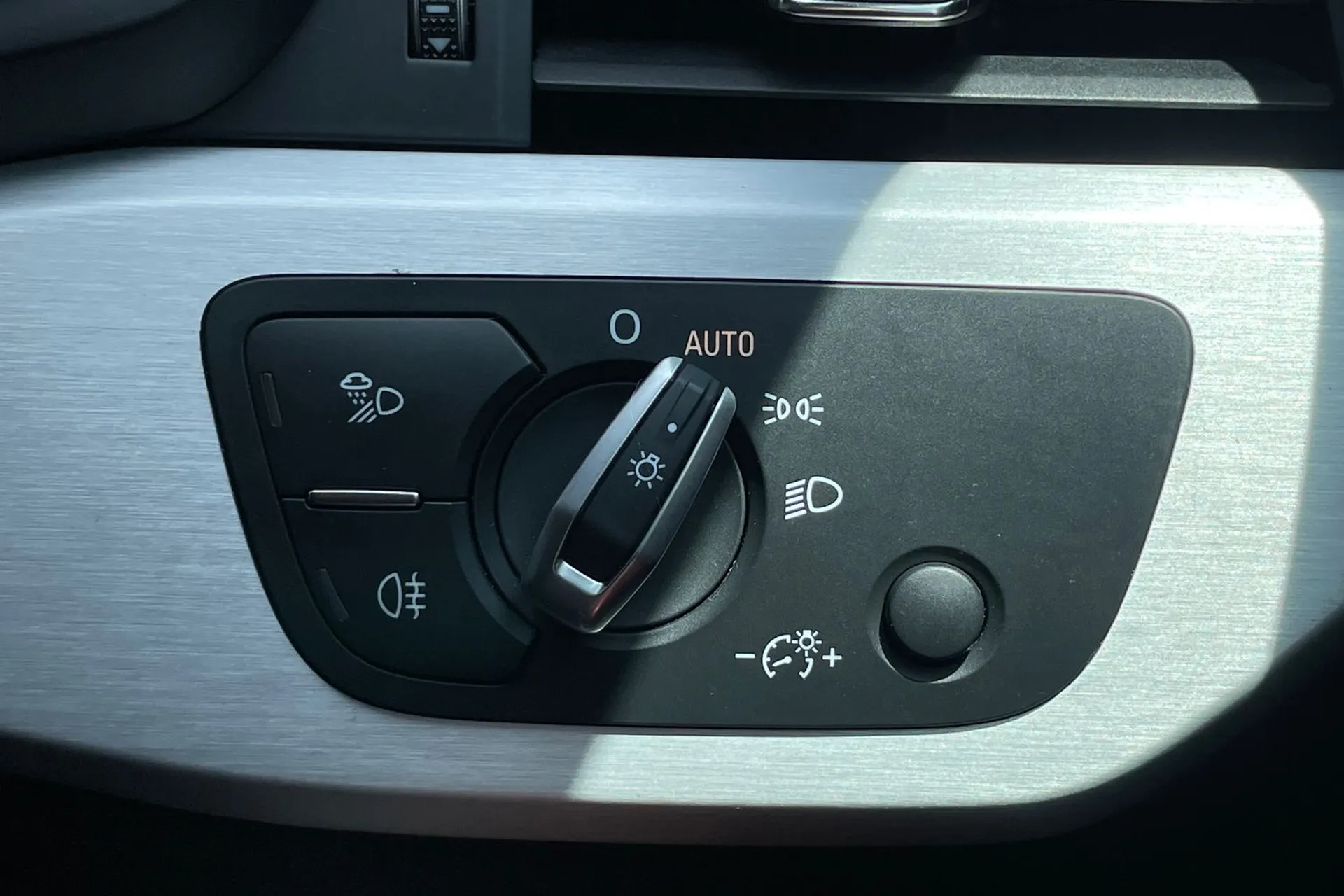Audi A4 thumbnail image number 55