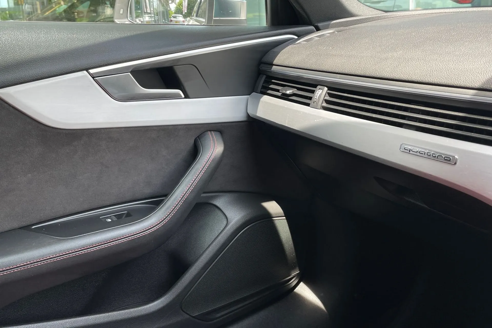 Audi A4 thumbnail image number 39