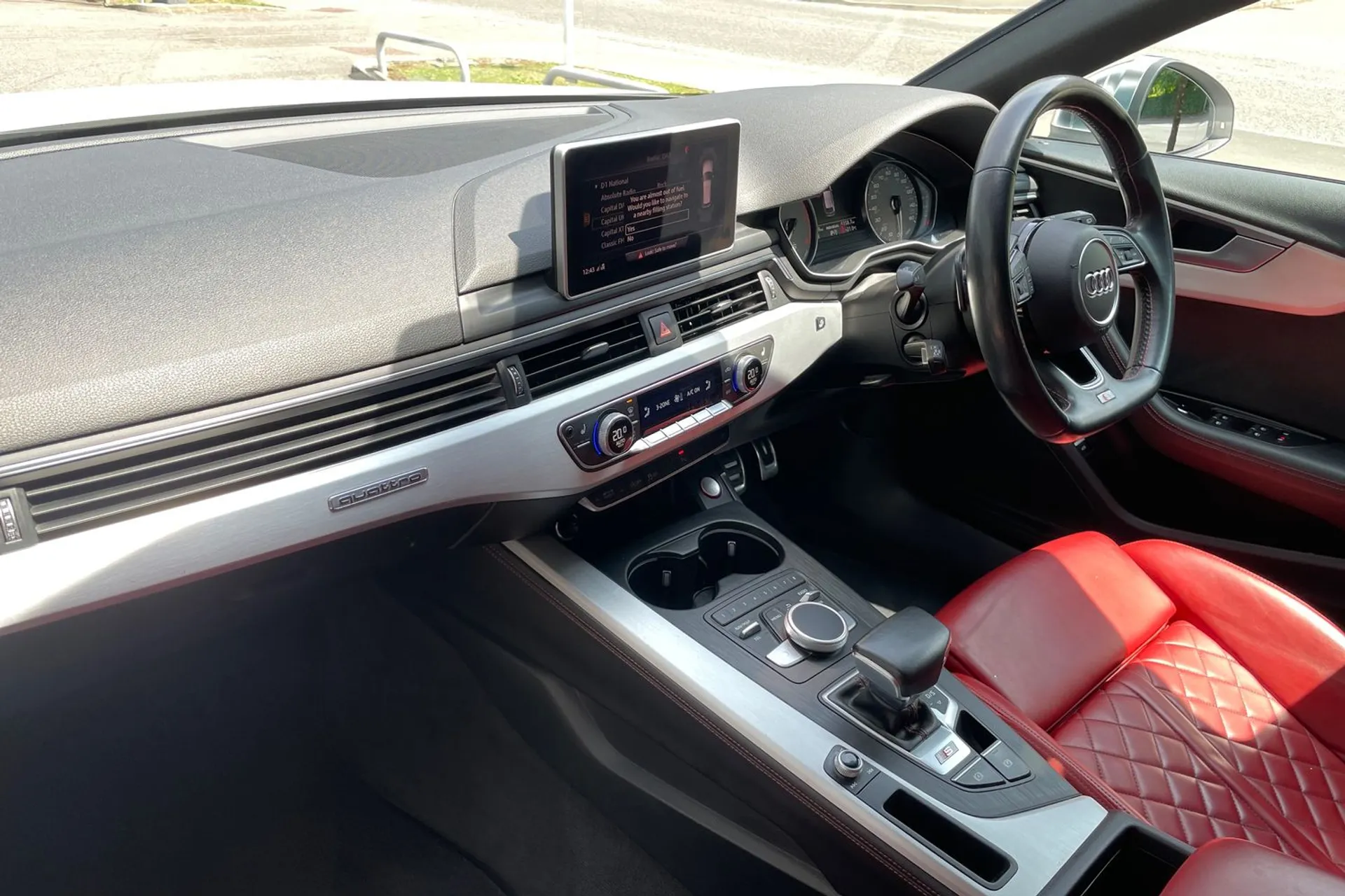 Audi A4 thumbnail image number 26