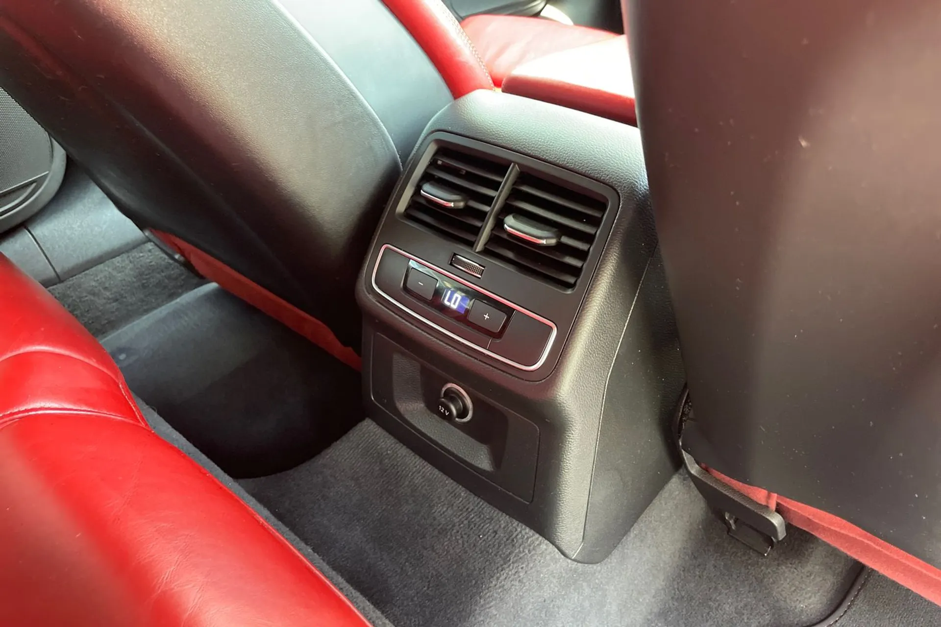 Audi A4 thumbnail image number 45