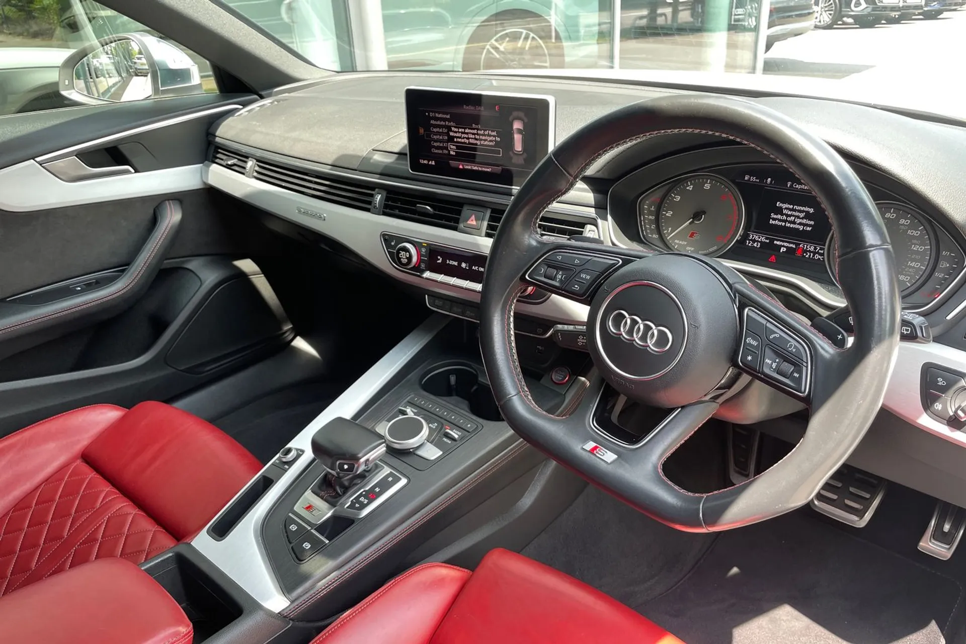 Audi A4 thumbnail image number 25