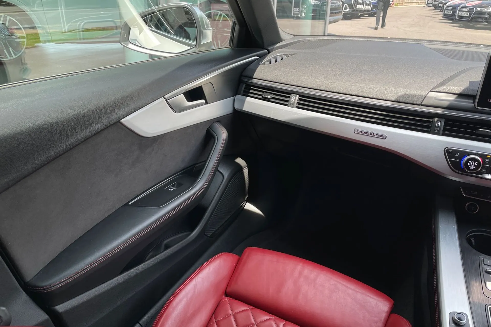 Audi A4 thumbnail image number 31