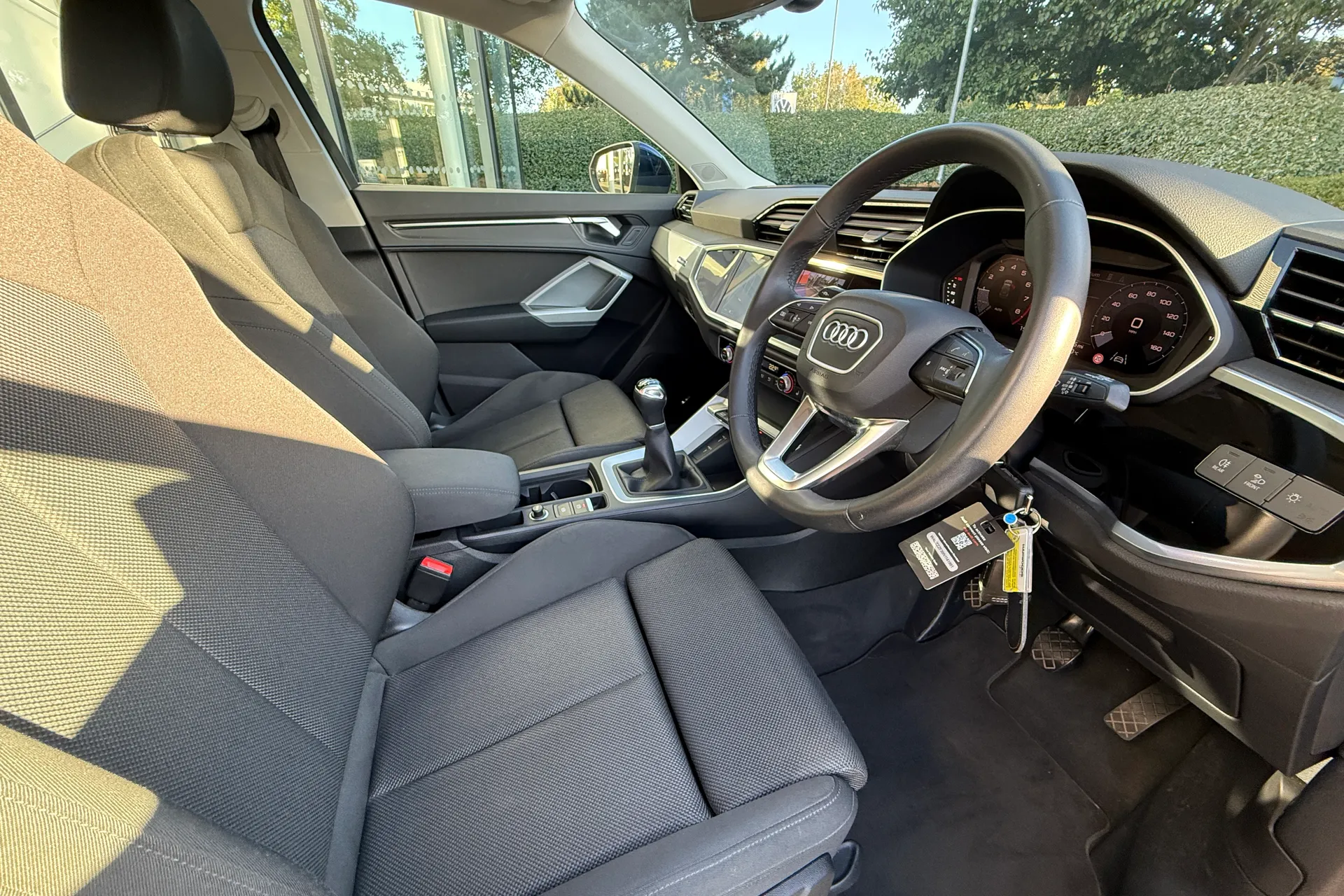 Audi Q3 thumbnail image number 10