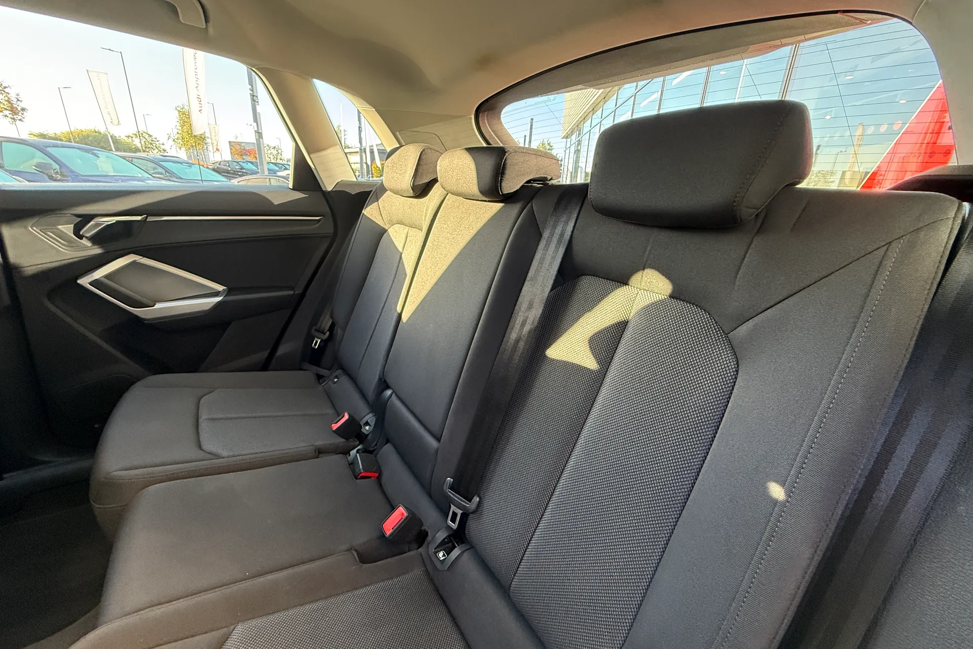 Audi Q3 thumbnail image number 35