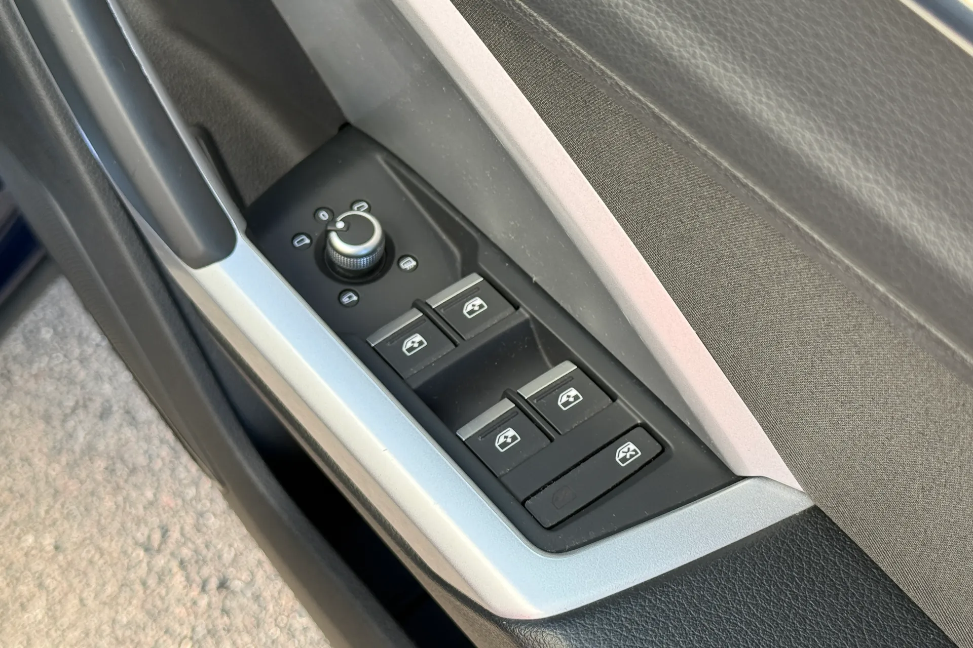 Audi Q3 thumbnail image number 20