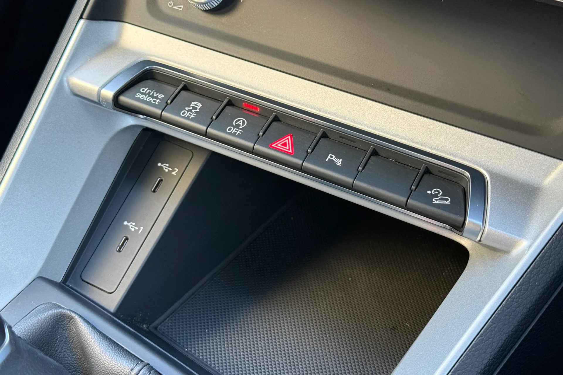 Audi Q3 thumbnail image number 36