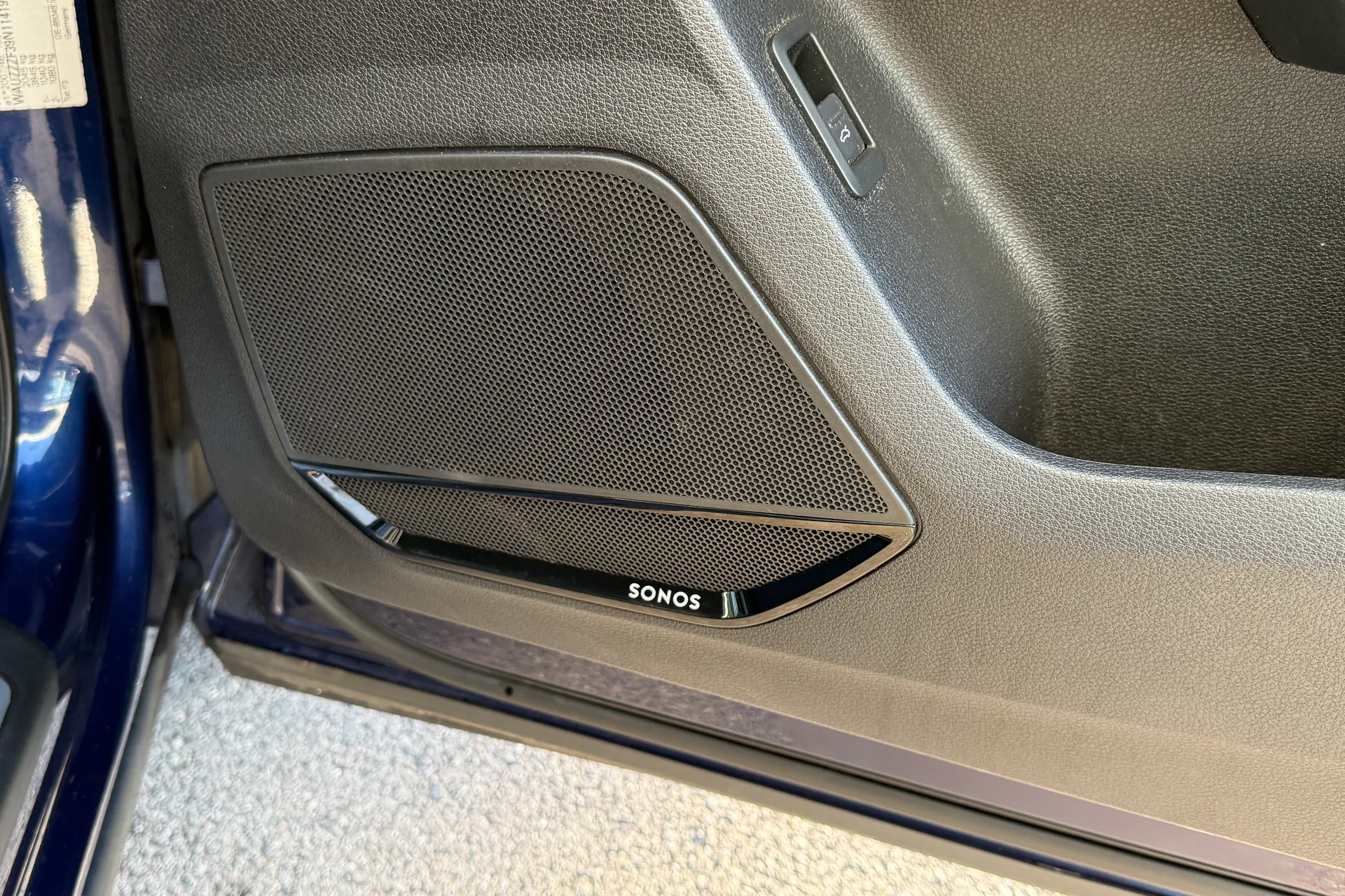 Audi Q3 thumbnail image number 17