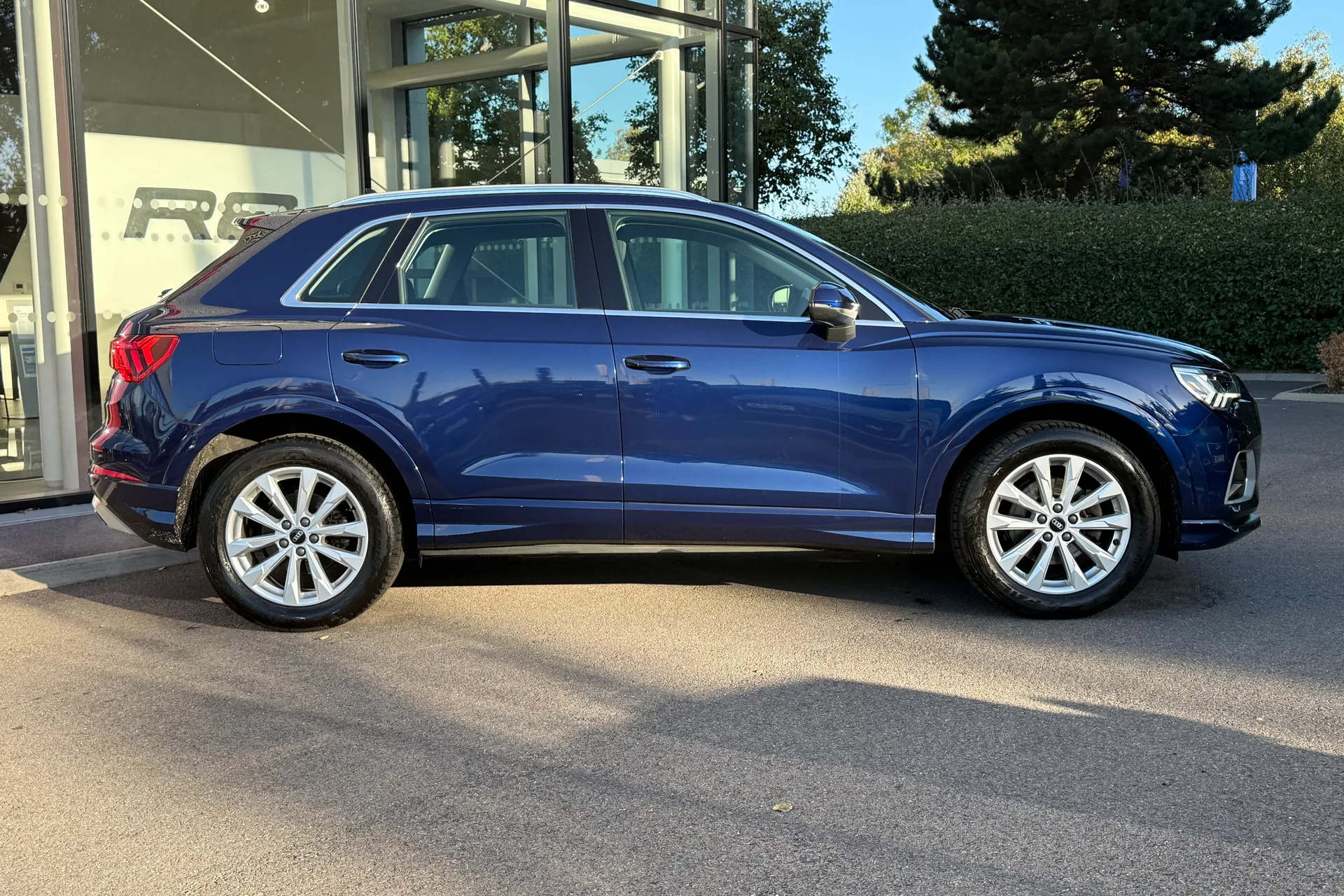 Audi Q3 thumbnail image number 2