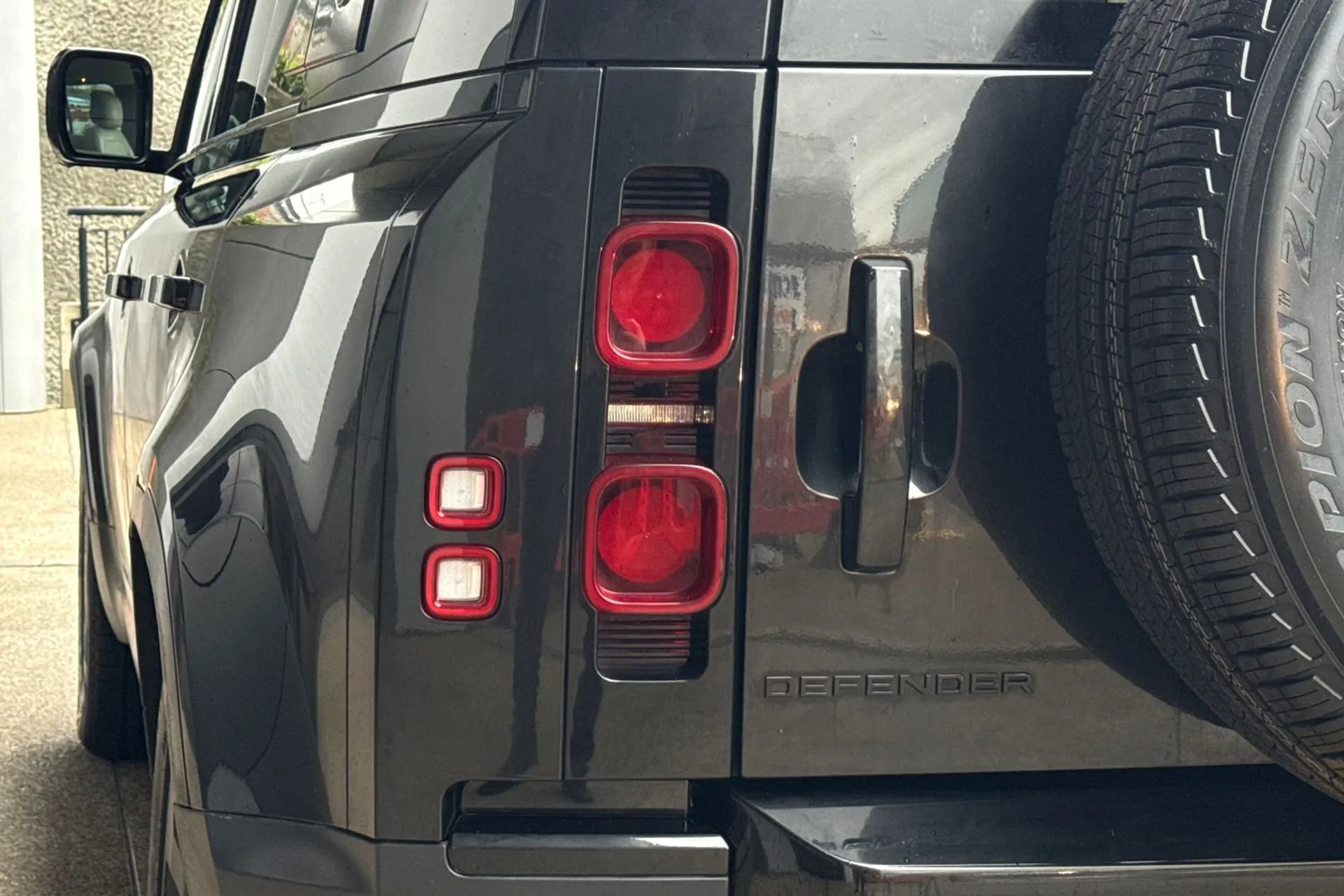 LAND ROVER Defender 110 thumbnail image number 27