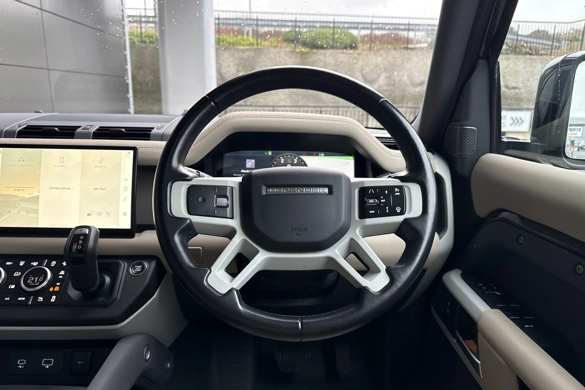 LAND ROVER Defender 110 thumbnail image number 43