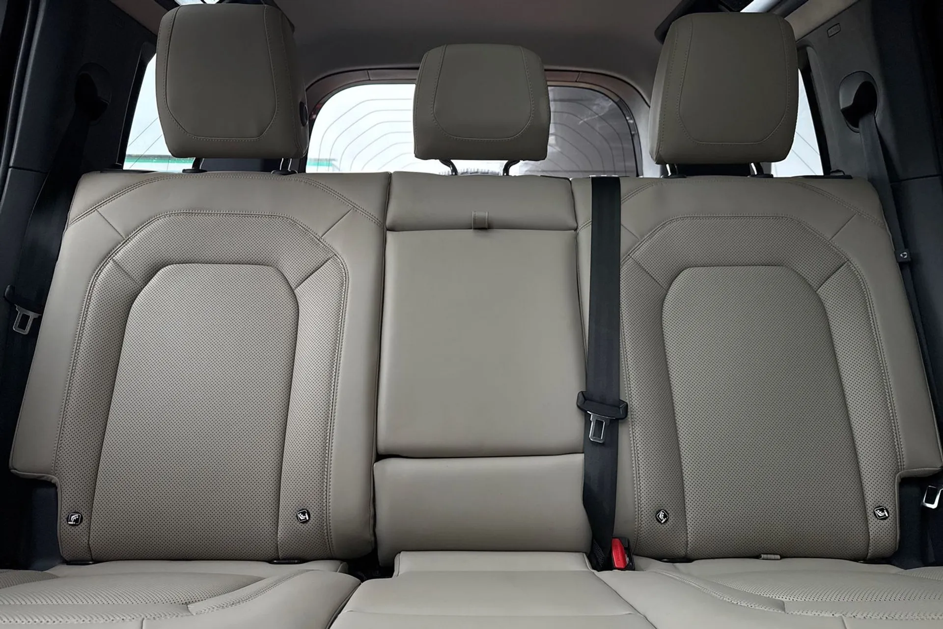 LAND ROVER Defender 110 thumbnail image number 40