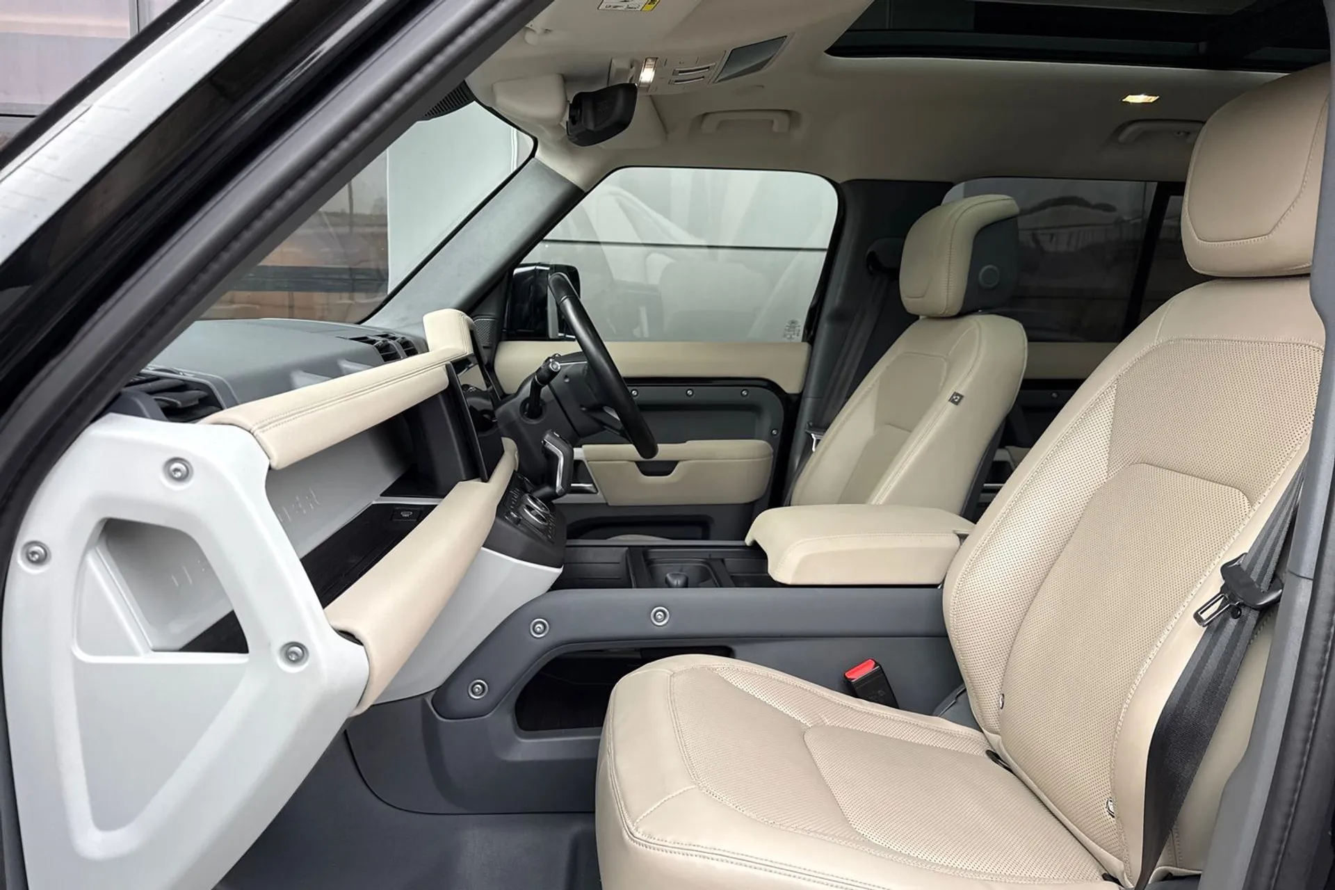 LAND ROVER Defender 110 thumbnail image number 38