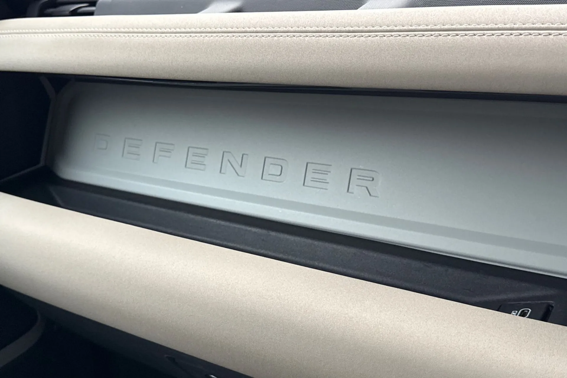 LAND ROVER Defender 110 thumbnail image number 45