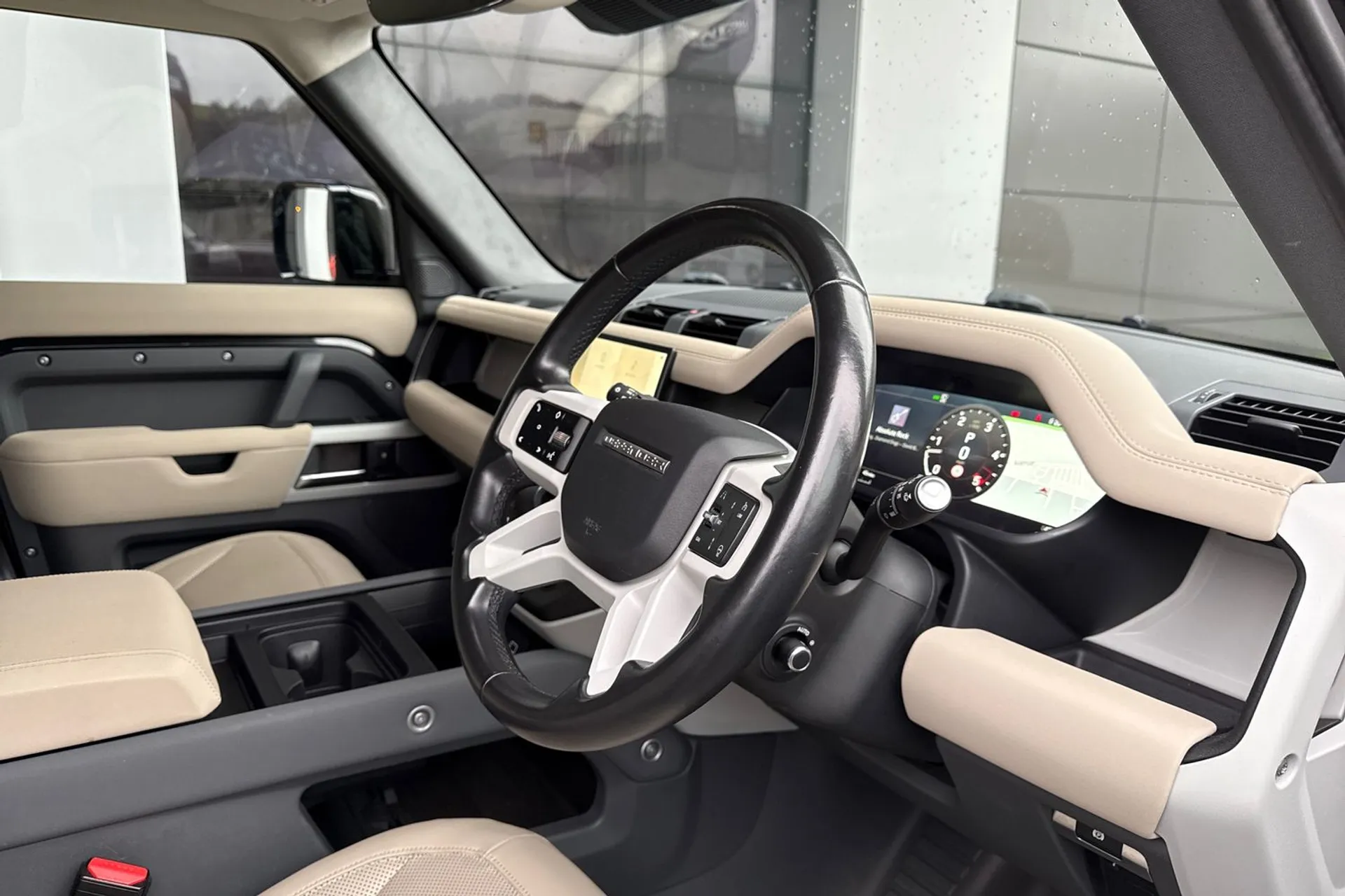 LAND ROVER Defender 110 thumbnail image number 19