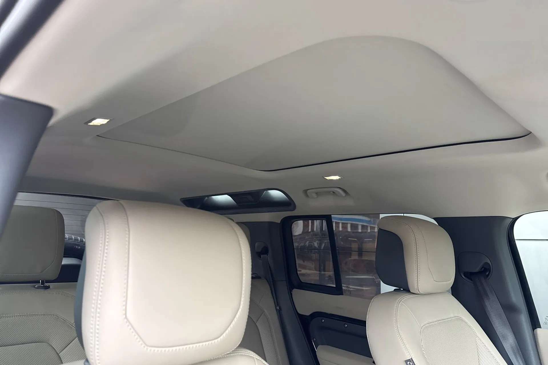 LAND ROVER Defender 110 thumbnail image number 9