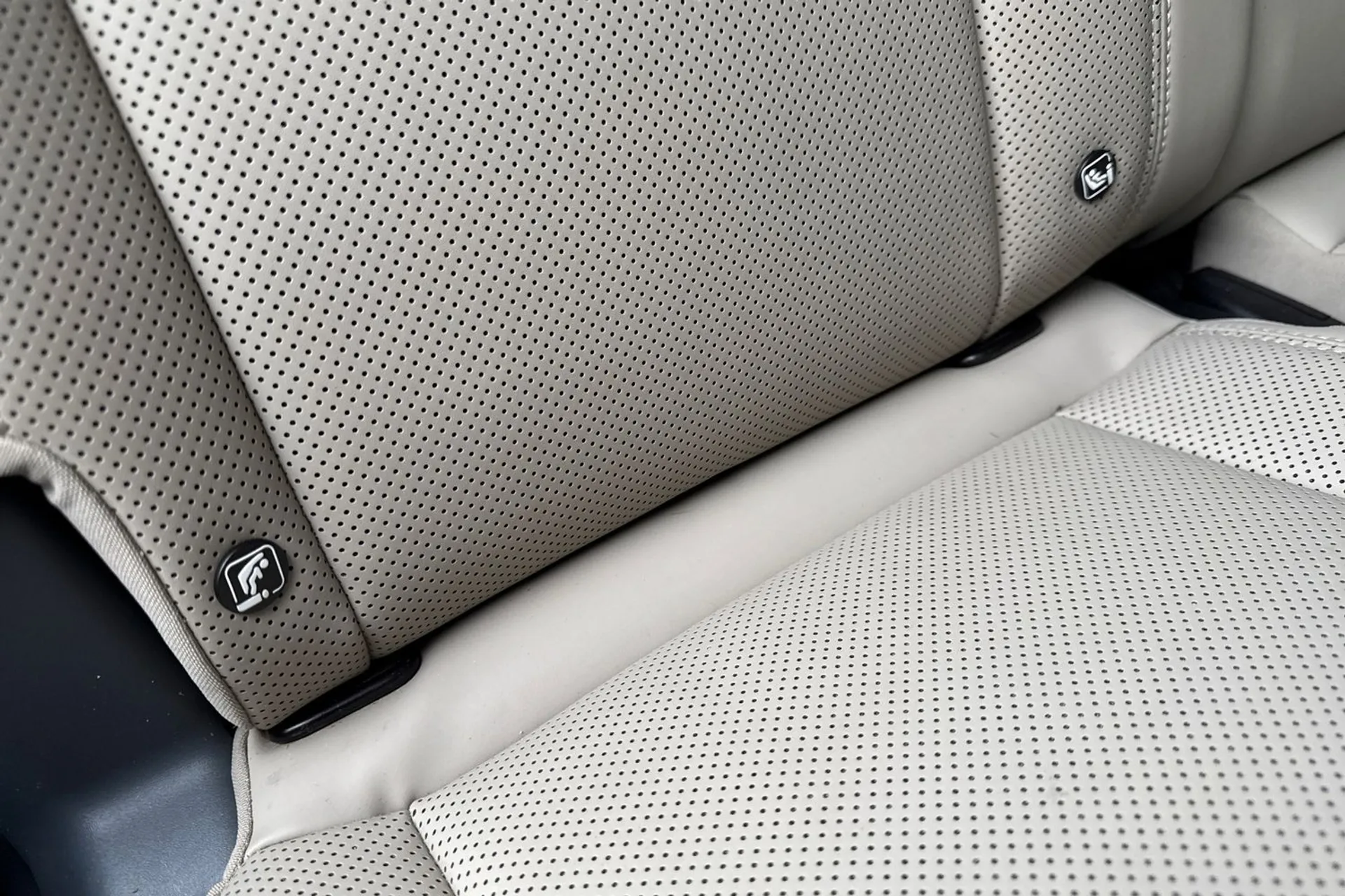 LAND ROVER Defender 110 thumbnail image number 36