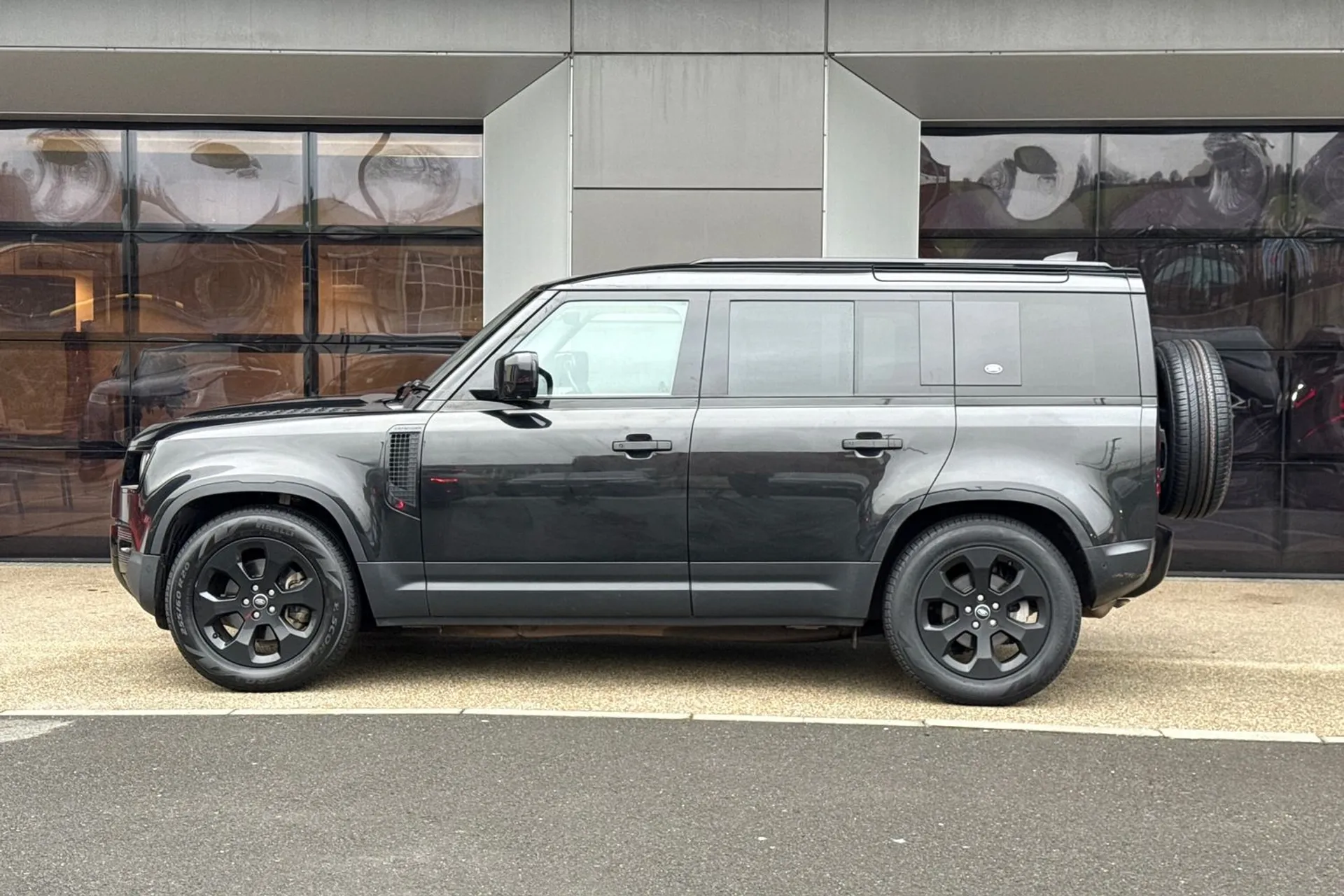 LAND ROVER Defender 110 thumbnail image number 13