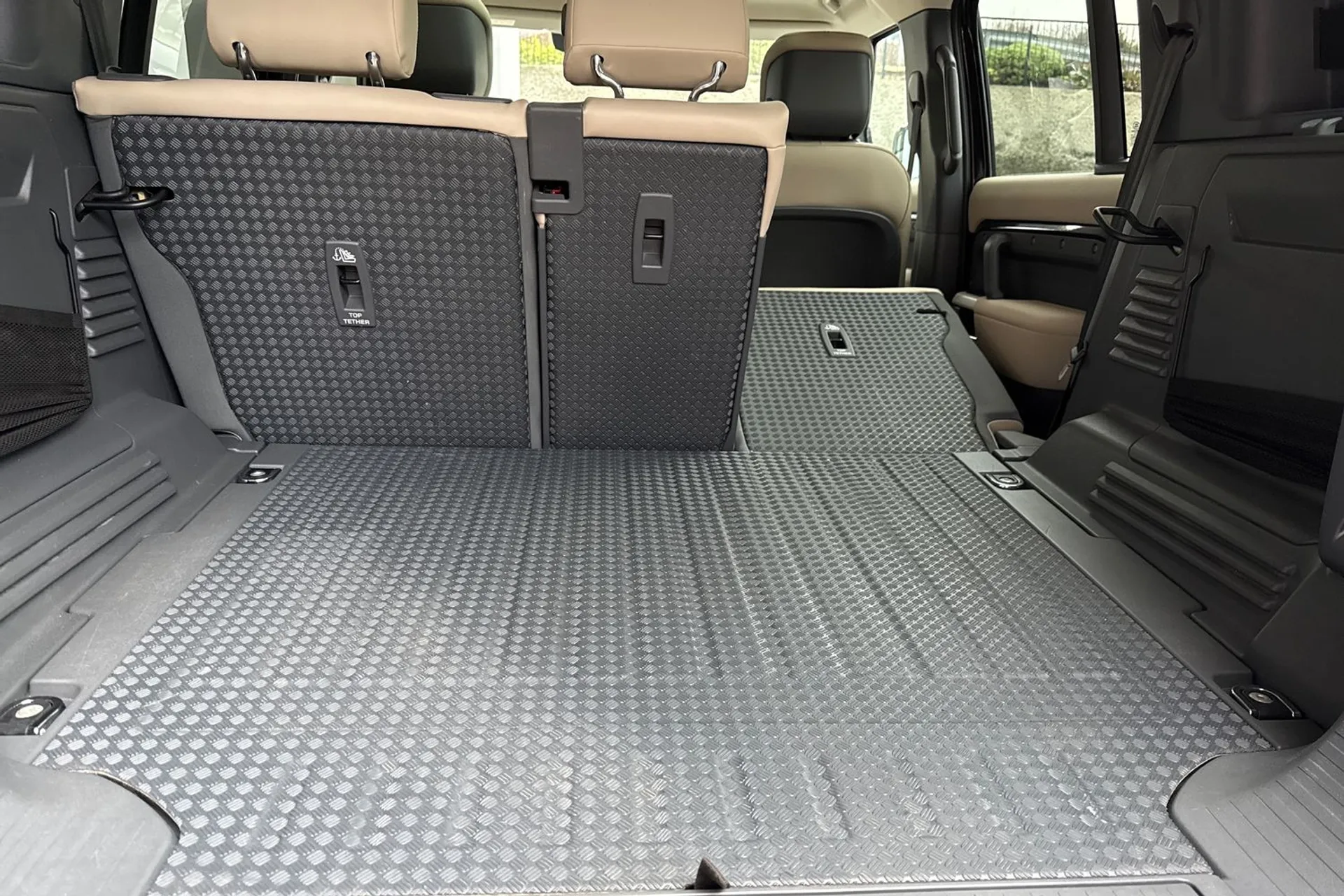 LAND ROVER Defender 110 thumbnail image number 34