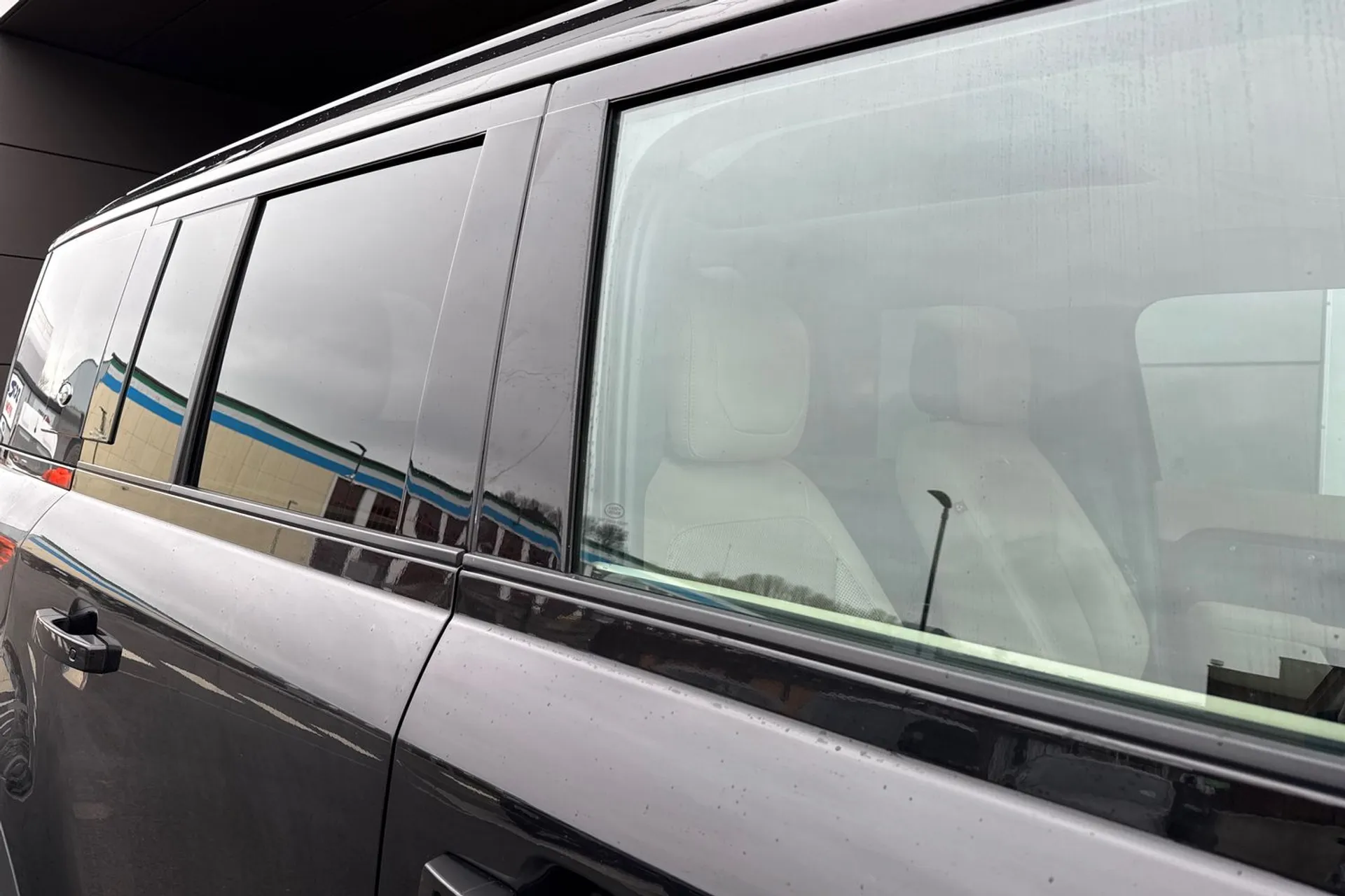 LAND ROVER Defender 110 thumbnail image number 23