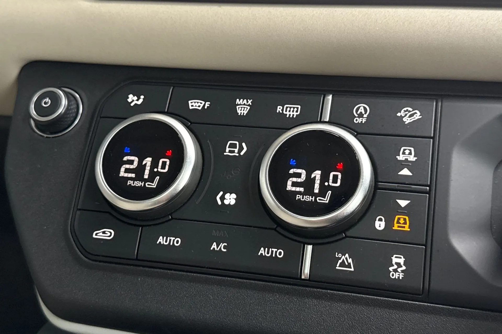 LAND ROVER Defender 110 thumbnail image number 48