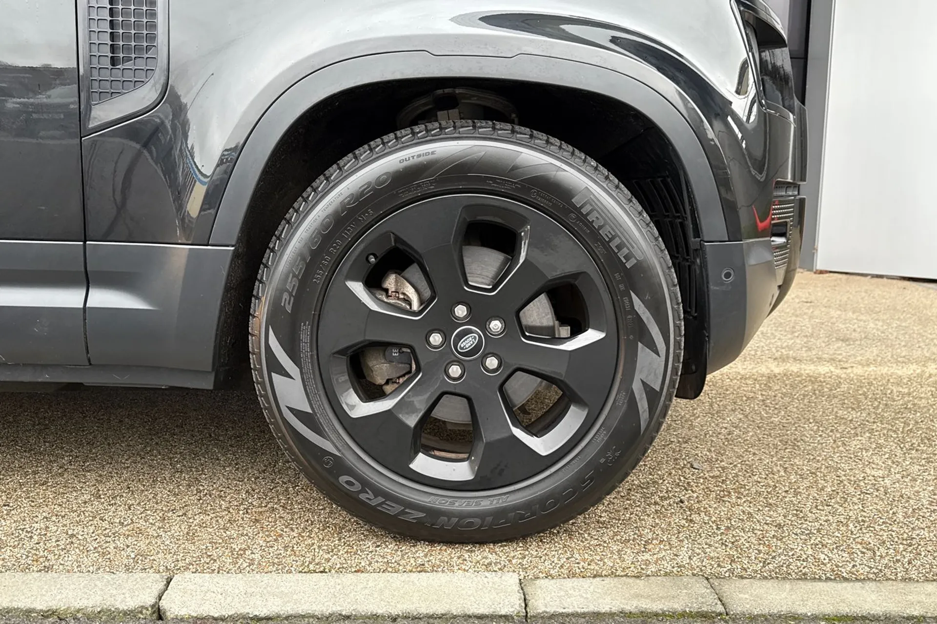 LAND ROVER Defender 110 thumbnail image number 18