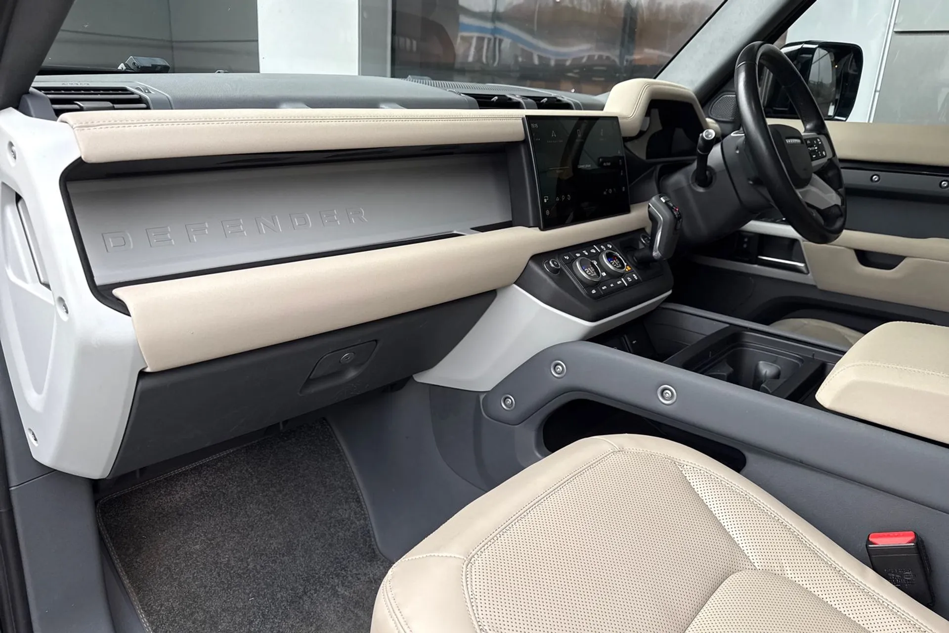 LAND ROVER Defender 110 thumbnail image number 37