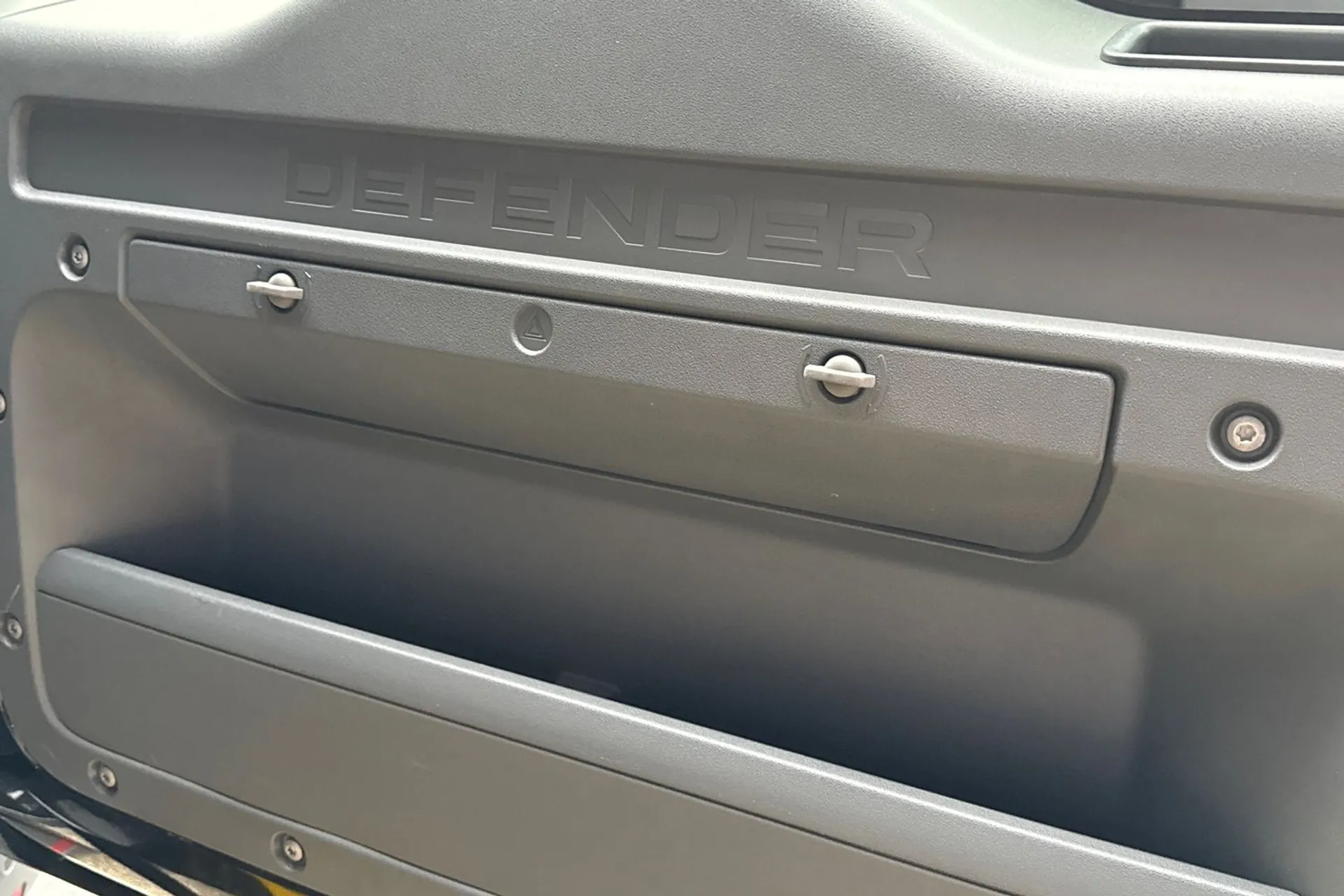 LAND ROVER Defender 110 thumbnail image number 33