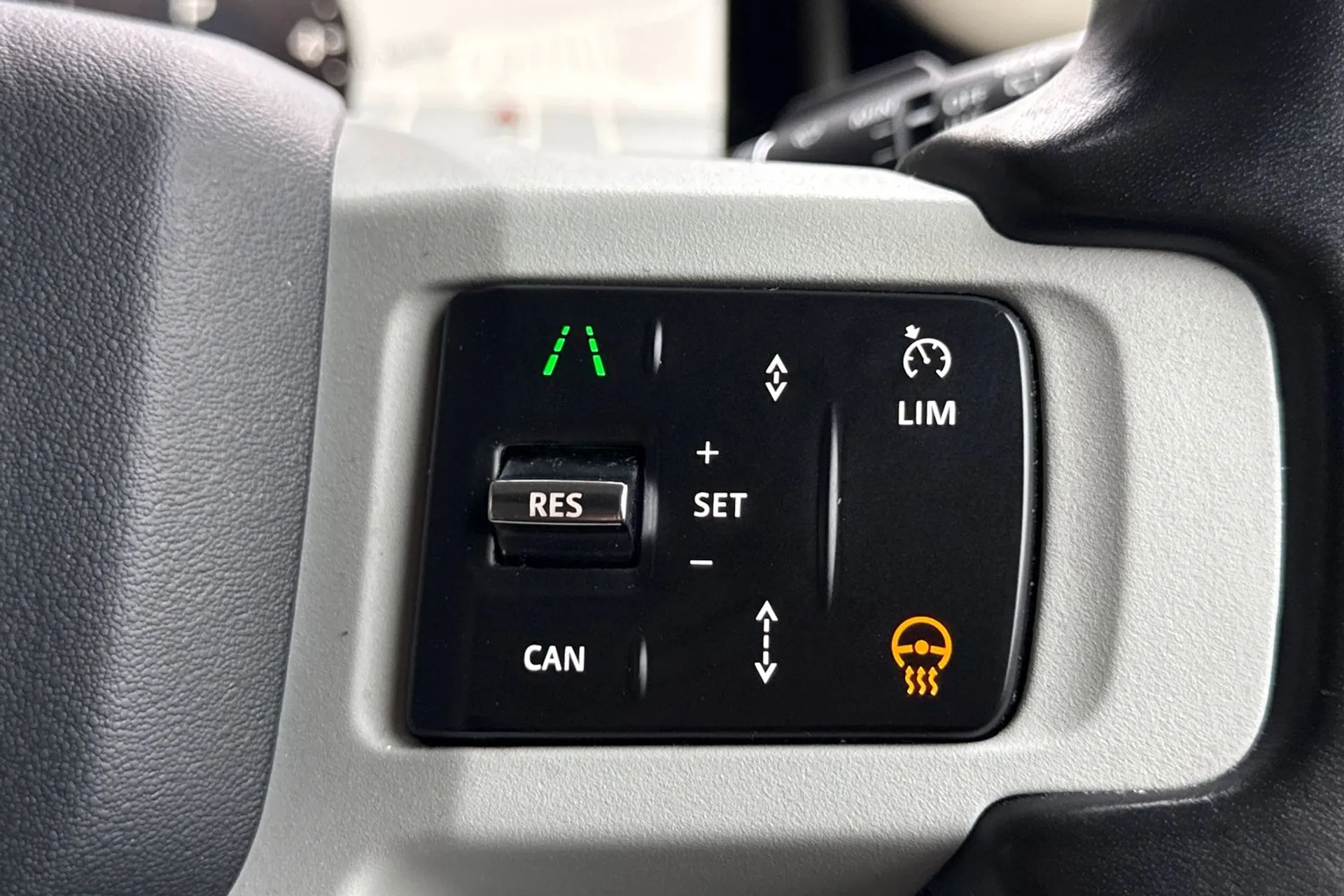 LAND ROVER Defender 110 thumbnail image number 47