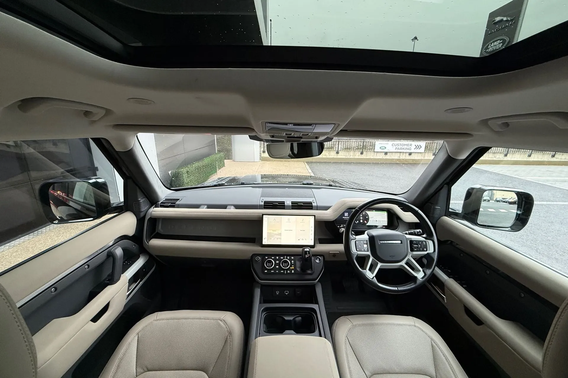 LAND ROVER Defender 110 thumbnail image number 3