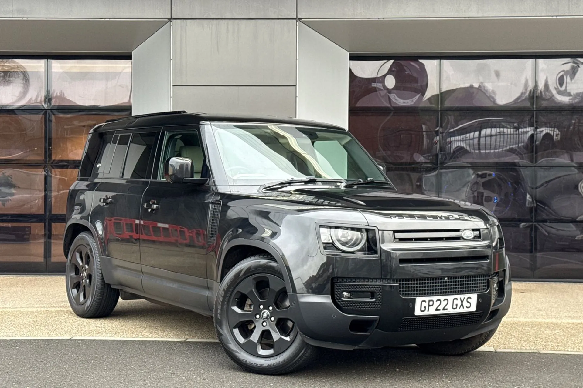 LAND ROVER Defender 110 focused image