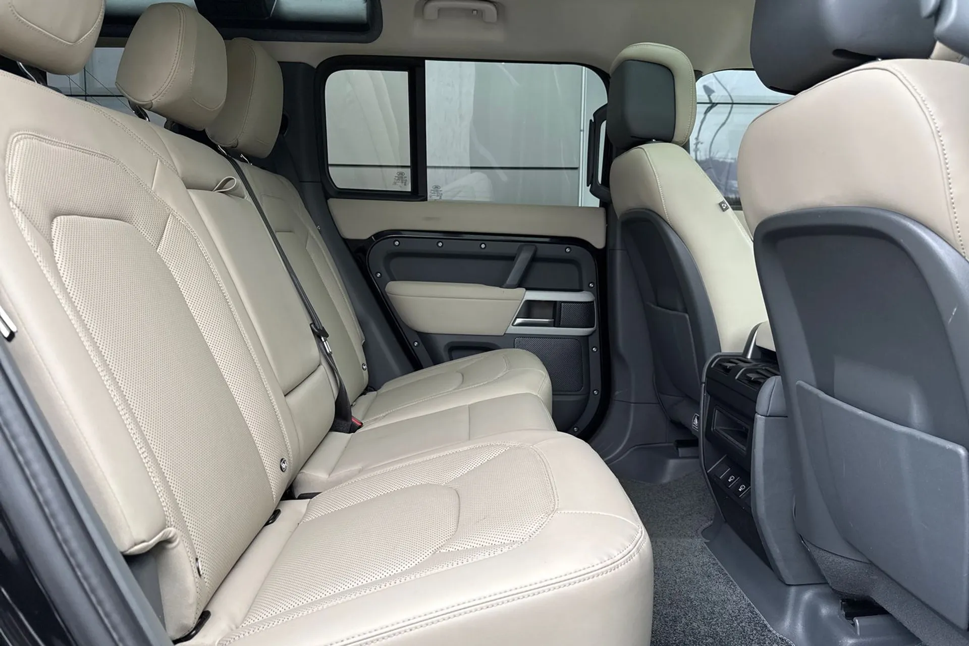 LAND ROVER Defender 110 thumbnail image number 22