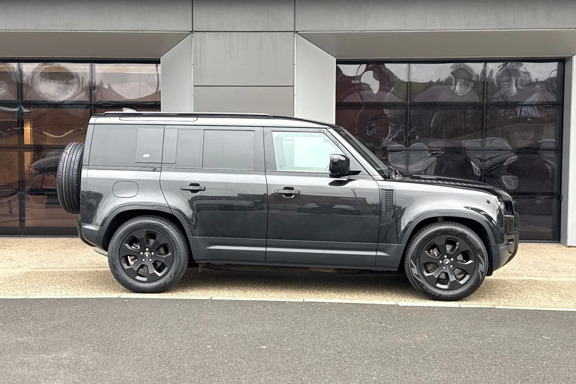 LAND ROVER Defender 110 thumbnail image number 2