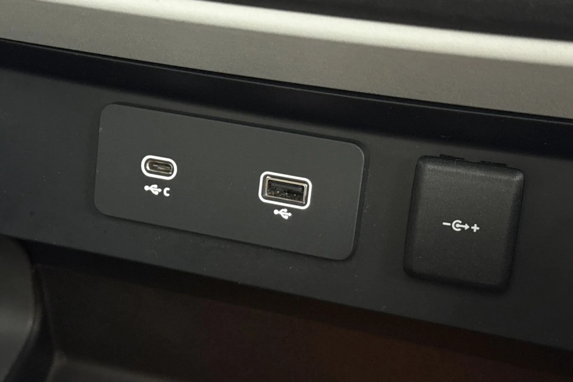 LAND ROVER Defender 110 thumbnail image number 54