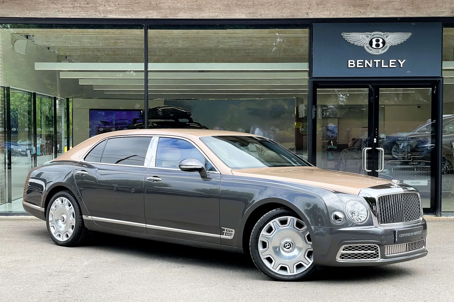 Bentley MULSANNE focused image