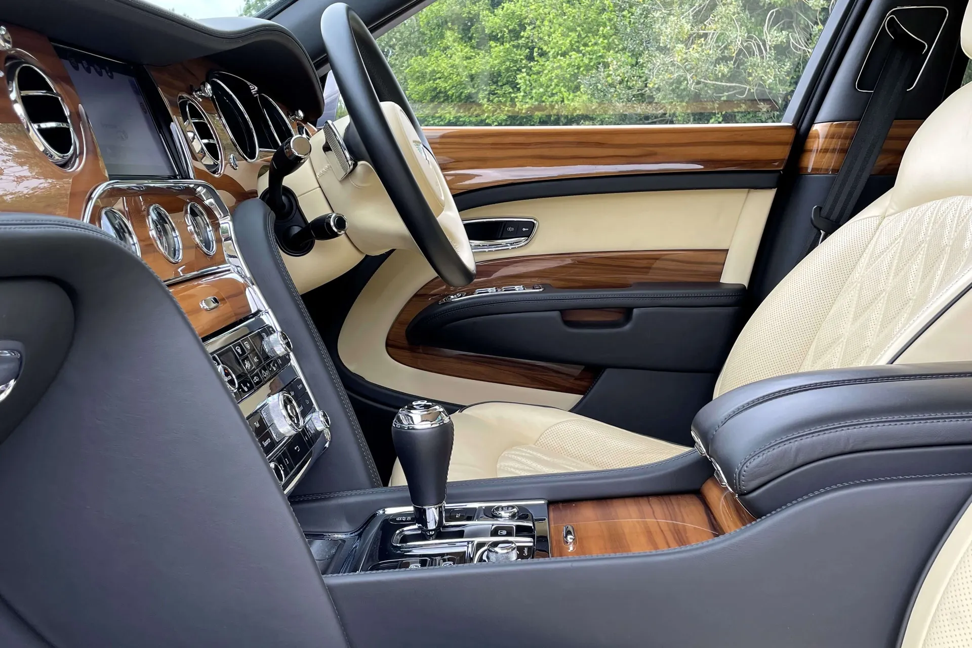 Bentley MULSANNE thumbnail image number 37