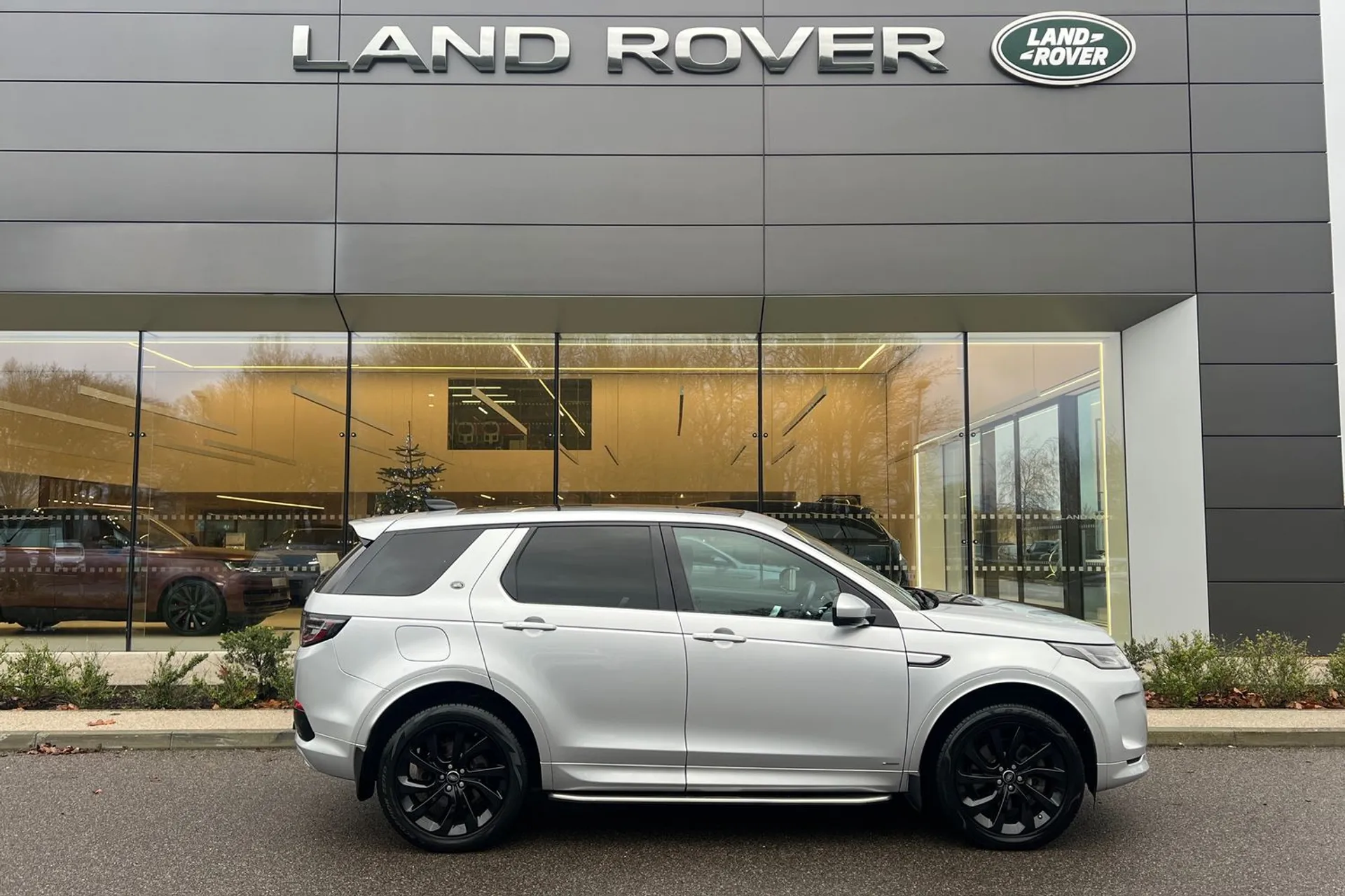 LAND ROVER DISCOVERY SPORT thumbnail image number 2