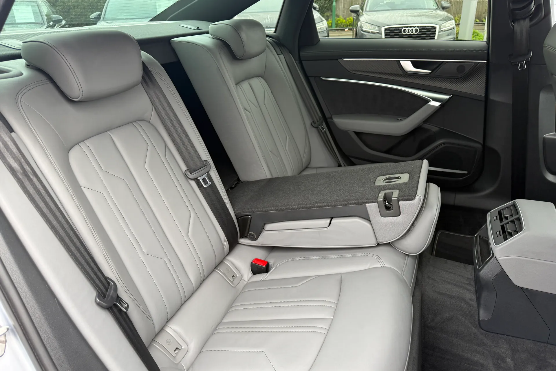 Audi A6 Saloon thumbnail image number 50